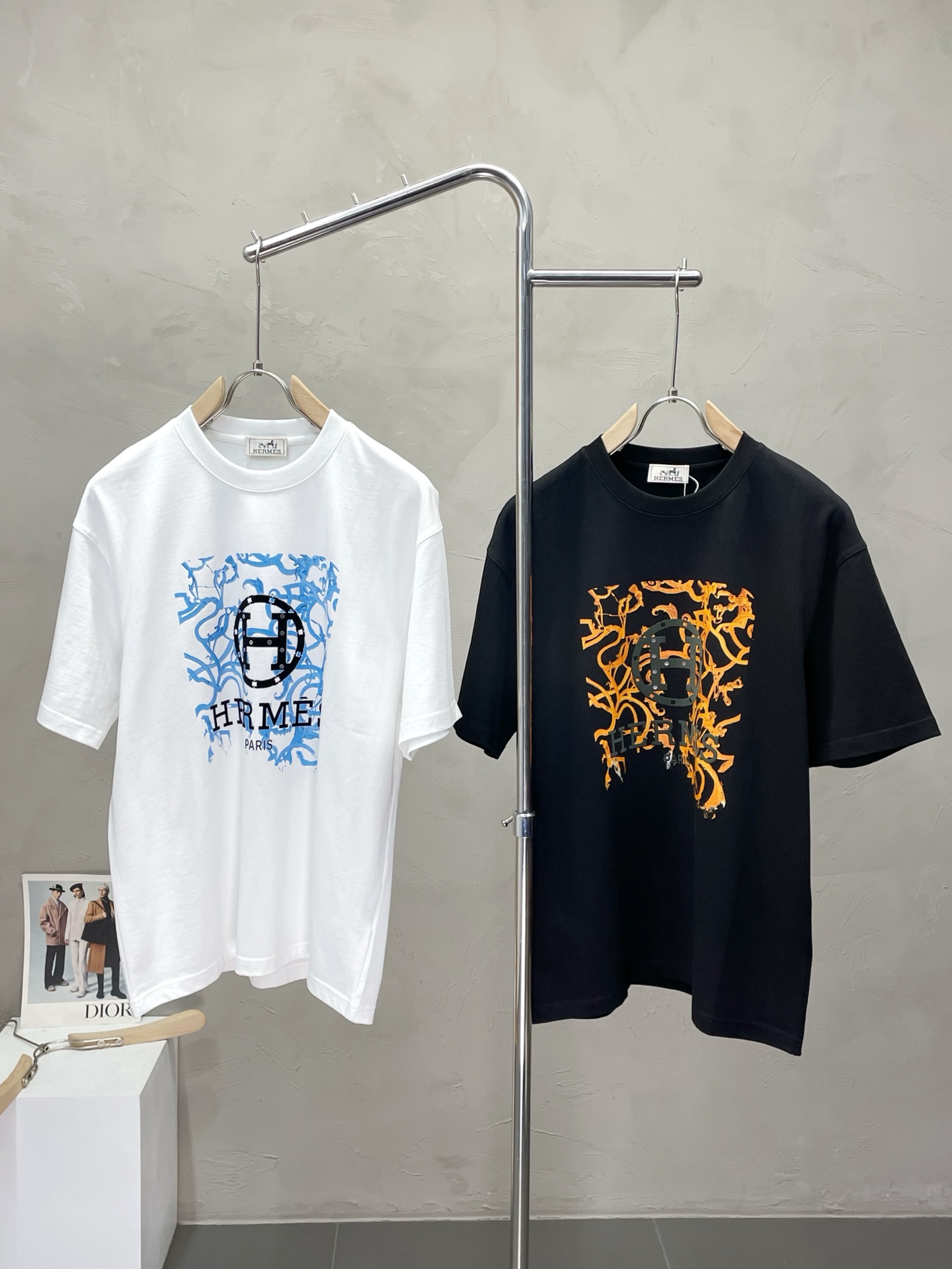 NO:507571,.Hermès exclusively offers new original single men's casual short sleeves, high-end customization, high-end version, fashionable and versatile imported fabric, super soft and delicate, skin-friendly and comfortable to wear, high-end boutique, OEM factory fine-made top body, very good men's essential items, three standards, S-3XL,, hermes, hermes, T-shirt, alexander wang19860909.Hermès爱马仕独家专供新款原单男士休闲短袖 高端定制 高端版本 时尚百搭爆款进口面料 手感超柔软细腻 穿着亲肤舒适 高端精品 代工厂精细做上身非常赞 男士必备单品 三标齐全 码数S-3XL,,hermes,hermes,T-shirt,alexander wang,Men's clothing