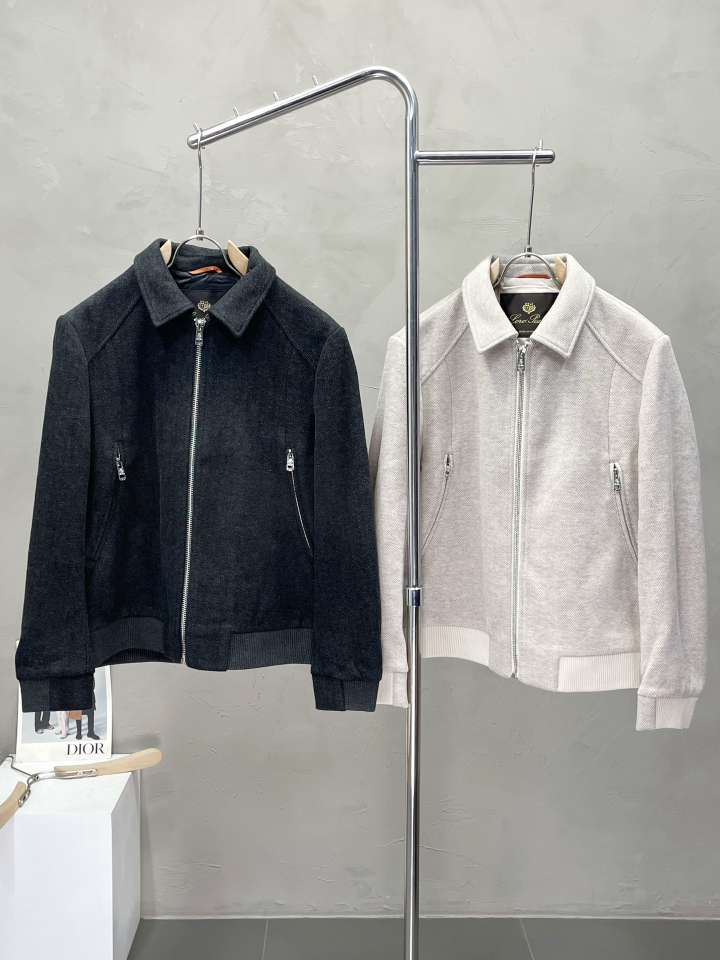 NO:473674,.LP-Loro Piana exclusively offers the latest fashionable autumn and winter jackets. A jacket with a classic design and appearance, the quality is even more unscrupulous. You can buy it directly, which is not to be mistaken for high-end products! Through the detailed pictures, you can feel its powerful aura, and the warm-concentration effect is significant, so you don’t have to worry about the chill at all! It is both fashionable and functional, and the whole style looks more luxurious and elegant! Size 48-56, loro piana, loro piana, jackets & coats, alexander wang19860909.LP-Loro Piana诺悠翩雅独家专供最新时尚秋冬外套.经典设计感与颜值爆棚的外套,品质更是无法挑剔品控可以直接入手,不容过错的高端臻品！通过细节图片便可感受到它强悍的气场,聚温保暖效果显著,完全不用担心会有一点寒意！时尚与功能性兼备,整款显得更加的奢华大气！ 尺码48-56,,loro piana,loro piana,jackets & coats,alexander wang,Men's clothing