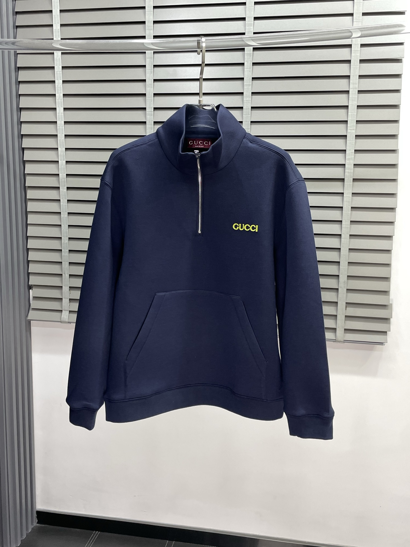 NO:501745,Tops and trousers. Gucci exclusively provides the same suit for the new spring and autumn counter. The top is half-zipper sweatshirt style and logo patch knitted sweatpants, breathable, comfortable and casual!  Full of high-end feeling!  The details are exquisite and high-end, and the workmanship is impeccable!  The original high-end fabric looks high-end!  The fabric is soft, delicate and comfortable, moisture absorption, quick drying, breathable, neat and stylish. S-XL, gucci, gucci, hoodie, sweatshirts, alexander wang19860909上衣、长裤.Gucci古驰独家专供春秋新款专柜同款套装,上衣半拉链卫衣款式设计加上logo贴饰针织运动裤 透气舒适休闲！高级感满满！细节精致高档,做工无可挑剔！原版高端面料很显高级！面料柔软细腻舒适 吸湿速干透气,利落有型.码数S-XL,,gucci,gucci,hoodie,sweatshirts,alexander wang,Men's clothing