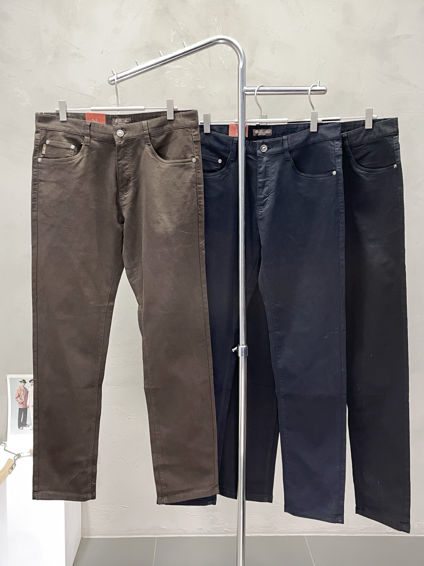 NO:476292,.LP-Loro Piana exclusively offers new spring and summer casual pants, high-end version!  Customized fabrics for counters are breathable and comfortable, with impeccable details, and the brand element design concept reflects high quality. The feel is delicate and soft!  It is casually cut, with a great upper body style!  29-40, Loro piana, loro piana, alexander wang19860909.LP-Loro Piana诺悠翩雅独家专供新款春夏休闲裤 高端版本！专柜定制面料 透气舒适度高,细节无可挑剔,品牌元素设计理念,体现高品质.手感细腻柔软！呈现休闲裁剪,上身版型超赞！码数29-40,,loro piana,loro piana,alexander wang,Men's clothing