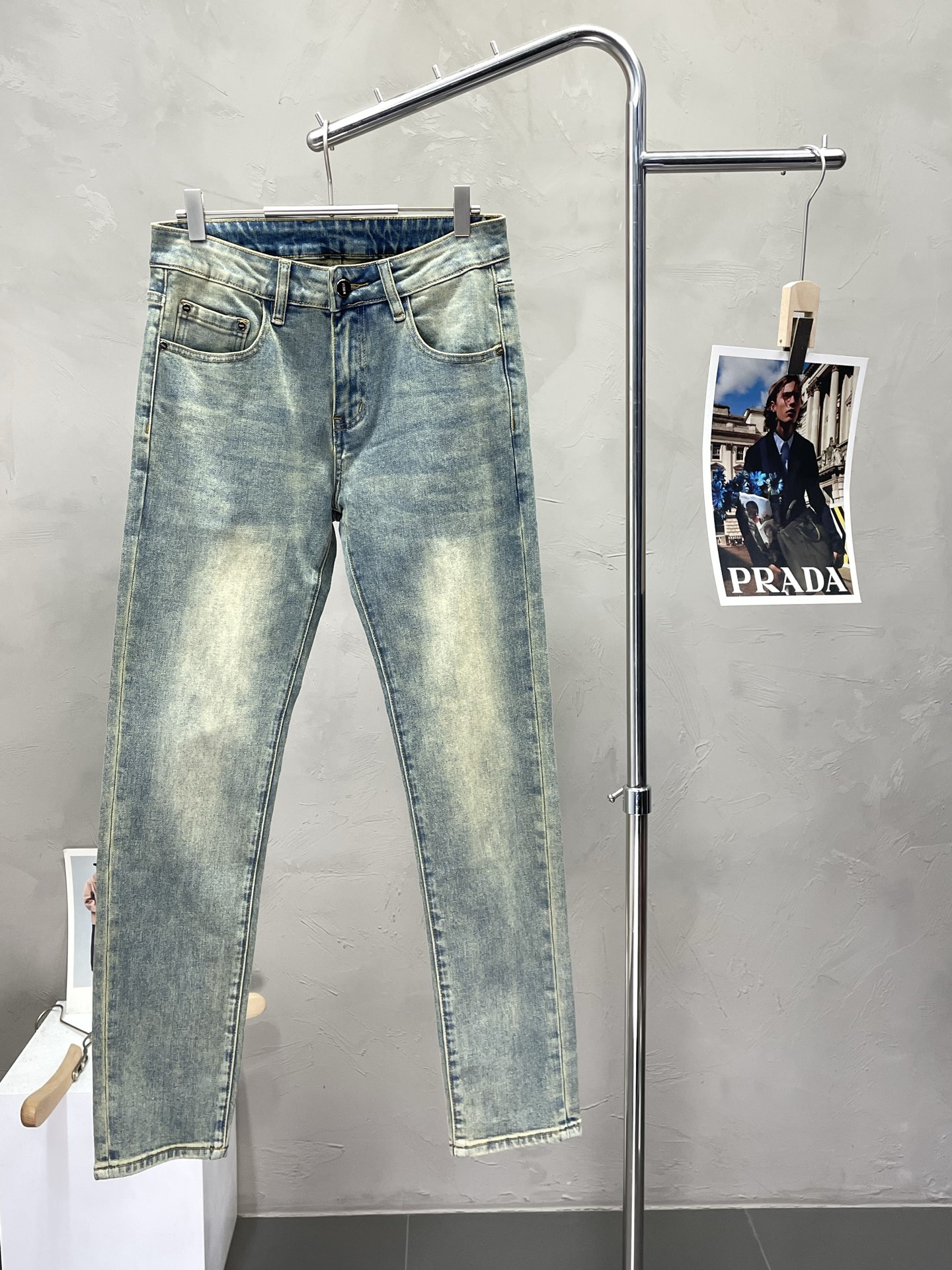 NO:508809,.FENDI exclusively offers the new high-end version of casual jeans. Customized fabrics for counters are breathable and comfortable, impeccable details, and the brand element design concept reflects high quality. The feel is delicate and soft!  It is casually cut, with a great upper body style!  28-38, fendi, fendi, jeans, alexander wang19860909.FENDI芬迪独家专供新款休闲牛仔裤高端版本 专柜定制面料 透气舒适度高,细节无可挑剔,品牌元素设计理念,体现高品质.手感细腻柔软！呈现休闲裁剪,上身版型超赞！码数28-38,,fendi,fendi,jeans,alexander wang,Men's clothing