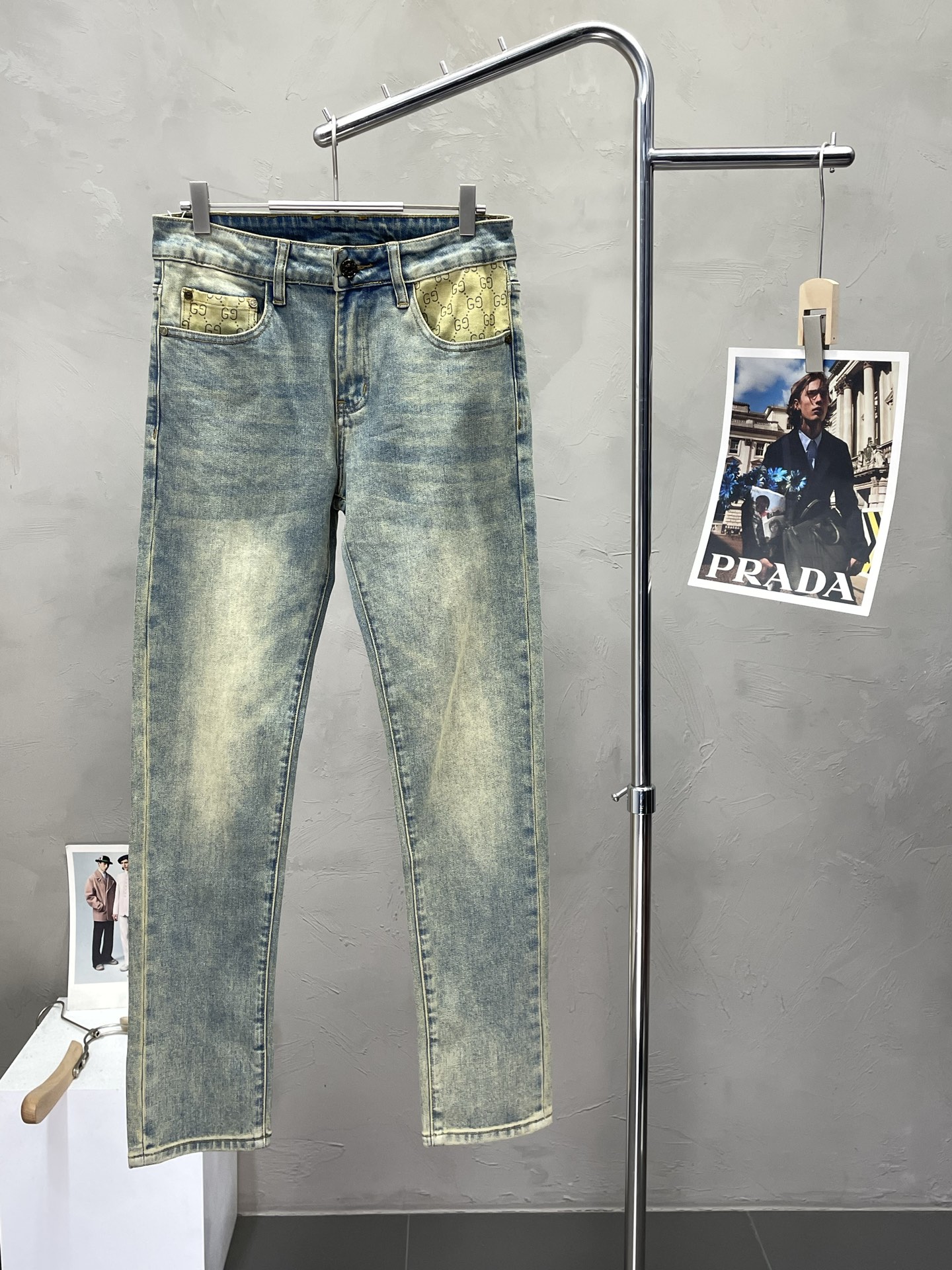 NO:488241,.Gucci exclusively offers the new high-end version of casual jeans. Customized fabrics for counters are breathable and comfortable, with impeccable details, and the brand element design concept reflects high quality. The feel is delicate and soft!  It is casually cut, with a great upper body style!  28-38, gucci, gucci, jeans, alexander wang19860909.Gucci古驰独家专供新款休闲牛仔裤高端版本 专柜定制面料 透气舒适度高,细节无可挑剔,品牌元素设计理念,体现高品质.手感细腻柔软！呈现休闲裁剪,上身版型超赞！码数28-38,,gucci,gucci,jeans,alexander wang,Men's clothing