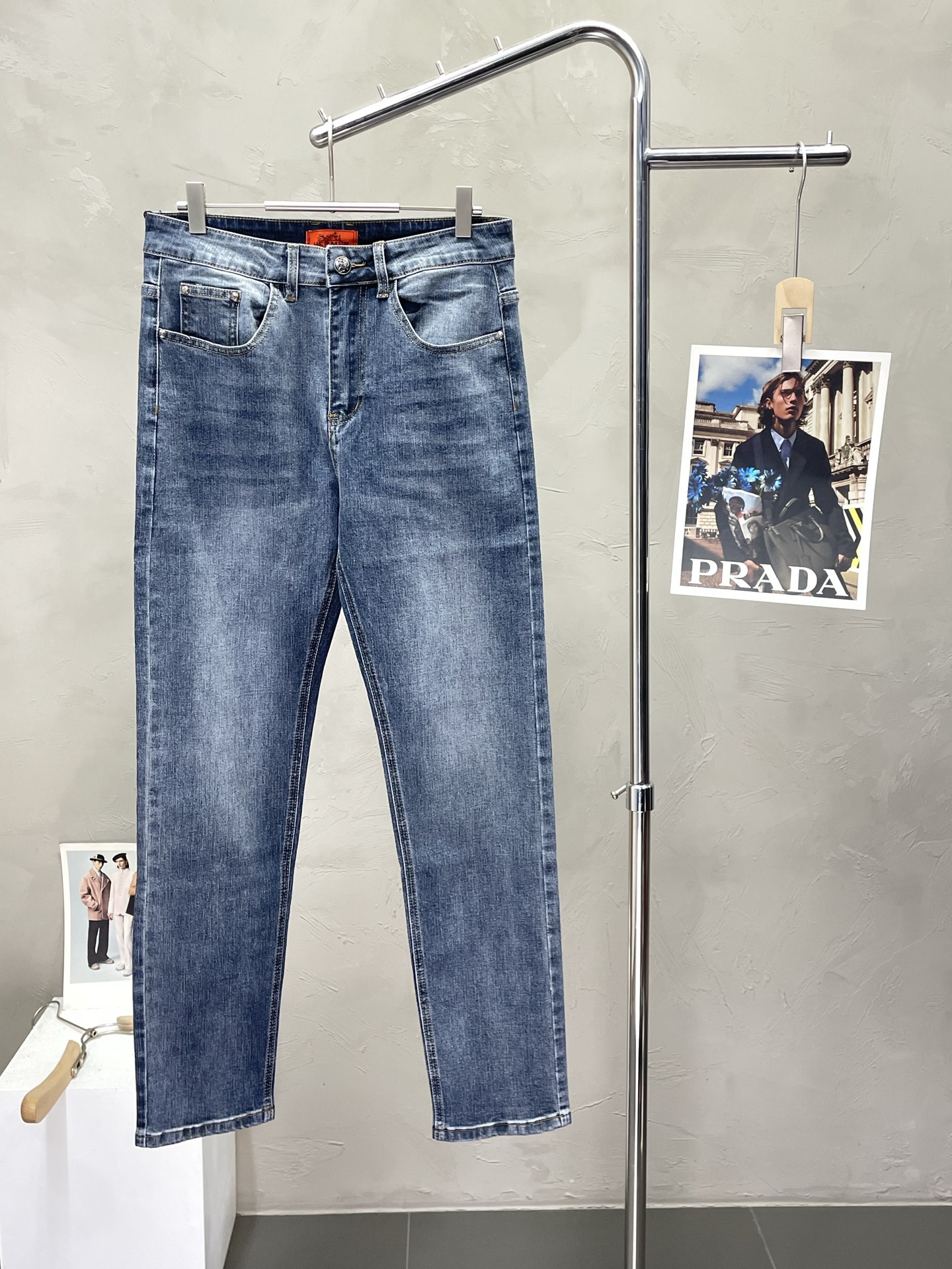 NO:488248,.Hermès exclusively offers the new high-end version of casual jeans. Customized counter fabrics are breathable and comfortable, impeccable details, and the brand element design concept reflects high quality. The feel is delicate and soft!  It is casually cut, with a great upper body style!  Number of codes 29-40, hermes, hermes, jeans, alexander wang19860909.Hermès爱马仕独家专供新款休闲牛仔裤高端版本 专柜定制面料 透气舒适度高,细节无可挑剔,品牌元素设计理念,体现高品质.手感细腻柔软！呈现休闲裁剪,上身版型超赞！码数29-40,,hermes,hermes,jeans,alexander wang,Men's clothing