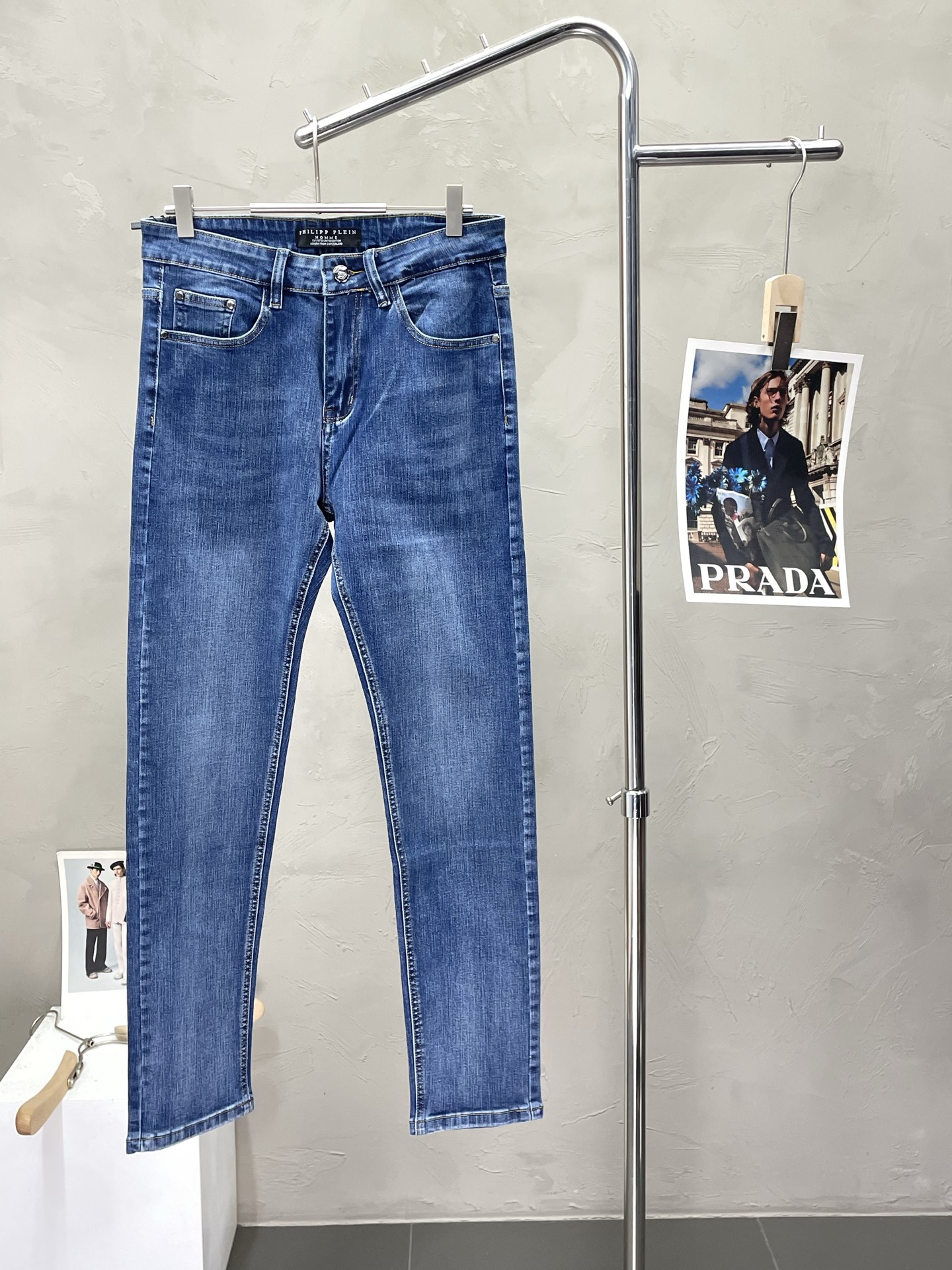 NO:490750,.PHILIPP PLEIN exclusively offers the new high-end version of casual jeans. Customized fabrics for counters, breathable and comfortable, impeccable details, brand elements design concept, reflecting high quality. The feel is delicate and soft!  It is casually cut, with a great upper body style!  Number of codes 29-40, PHILIPP PLEIN, jeans, alexander wang19860909.PHILIPP PLEIN菲利普·普莱茵独家专供新款休闲牛仔裤高端版本 专柜定制面料 透气舒适度高,细节无可挑剔,品牌元素设计理念,体现高品质.手感细腻柔软！呈现休闲裁剪,上身版型超赞！码数29-40,,PHILIPP PLEIN,jeans,alexander wang,Men's clothing