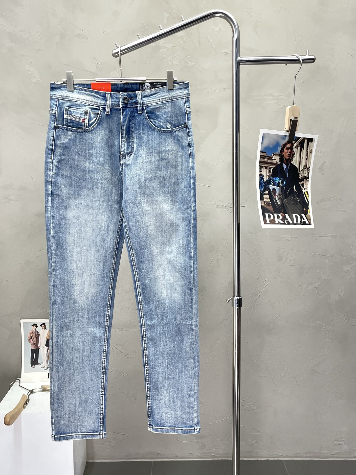 NO:508815,.DIESEL exclusively offers the new high-end version of casual jeans. Customized counter fabrics are breathable and comfortable, impeccable details, and the brand element design concept reflects high quality. The feel is delicate and soft!  It is casually cut, with a great upper body style!  29-40 yards, jeans,alexander wang19860909.DIESEL迪赛独家专供新款休闲牛仔裤高端版本 专柜定制面料 透气舒适度高,细节无可挑剔,品牌元素设计理念,体现高品质.手感细腻柔软！呈现休闲裁剪,上身版型超赞！码数29-40,,jeans,alexander wang,Men's clothing