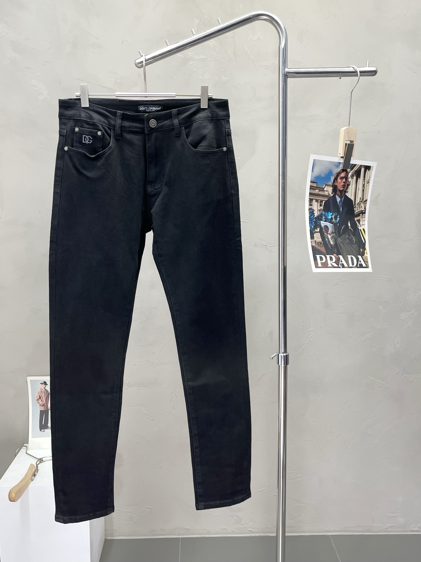 NO:507547,.Dolce & Gabbana exclusively offers new high-end versions of casual jeans. Customized fabrics for counters are breathable and comfortable, impeccable details, and the brand element design concept reflects high quality. The feel is delicate and soft!  It is casually cut, with a great upper body style!  29-40, Dolce & Gabbana, Dolce & Gabbana, jeans, alexander wang19860909.Dolce&Gabbana杜嘉班纳独家专供新款休闲牛仔裤高端版本 专柜定制面料 透气舒适度高,细节无可挑剔,品牌元素设计理念,体现高品质.手感细腻柔软！呈现休闲裁剪,上身版型超赞！码数29-40,,Dolce&Gabbana,Dolce&Gabbana,jeans,alexander wang,Men's clothing