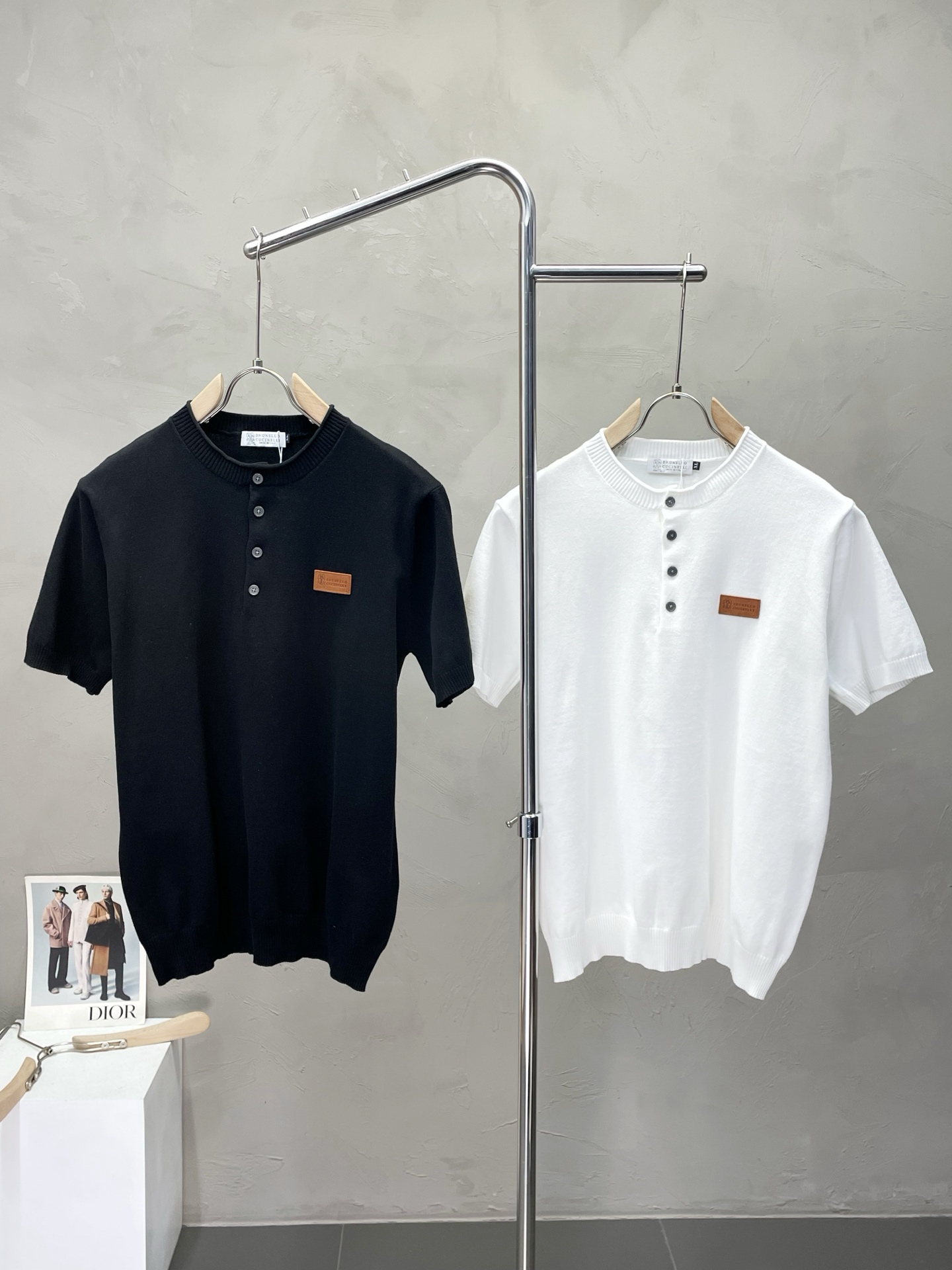 NO:525934,.BC-Brunello Cucineli exclusively for new original single men's casual short sleeves, high-end customization, high-end version, fashionable and versatile imported fabric, super soft and delicate, skin-friendly and comfortable to wear, high-end boutique, OEM, fine-made top body, very good, men's essential items, three standards, code M-4XL,,brunello cucinelli, T-shirt, alexander wang19860909.BC-Brunello Cucineli 布鲁内洛 库奇內利独家专供新款原单男士休闲短袖 高端定制 高版本 时尚百搭爆款进口面料 手感超柔软细腻 穿着亲肤舒适 高端精品 代工厂精细做上身非常赞 男士必备单品 三标齐全 码数M-4XL,,brunello cucinelli,T-shirt,alexander wang,Men's clothing