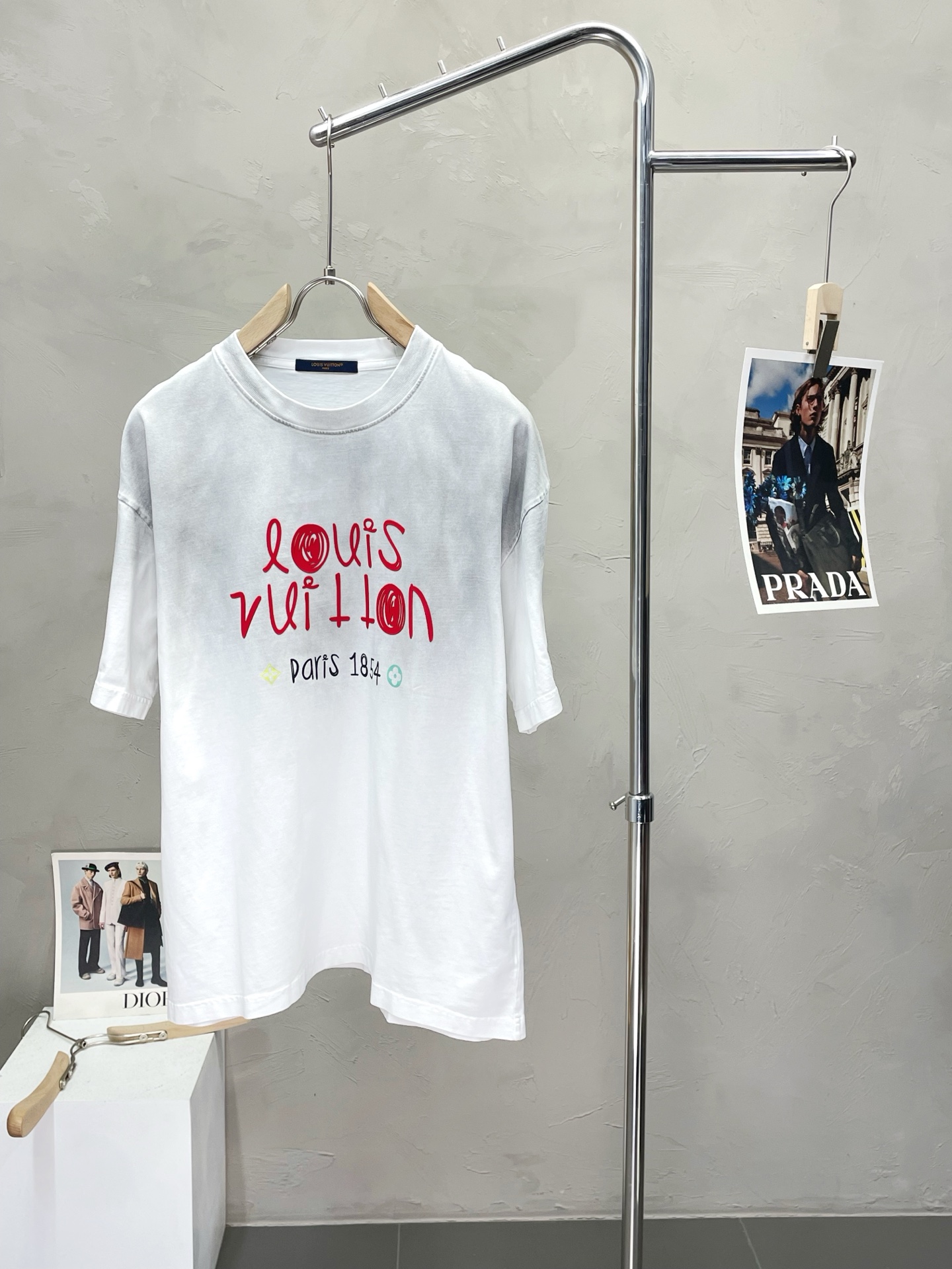 NO:485743,.Louis Vuitton exclusively offers new original single men's casual short sleeves, high-end customization, high-end version, fashionable and versatile imported fabric, super soft and delicate, skin-friendly and comfortable to wear, high-end boutique, OEM, fine-made top body, very good, men's essential items, three standards, complete code number M-2XL,,louis vuitton,louis vuitton,T-shirt,alexander wang19860909.Louis Vuitton路易威登独家专供新款原单男士休闲短袖 高端定制 高端版本 时尚百搭爆款进口面料 手感超柔软细腻 穿着亲肤舒适 高端精品 代工厂精细做上身非常赞 男士必备单品 三标齐全 码数M-2XL,,louis vuitton,louis vuitton,T-shirt,alexander wang,Men's clothing