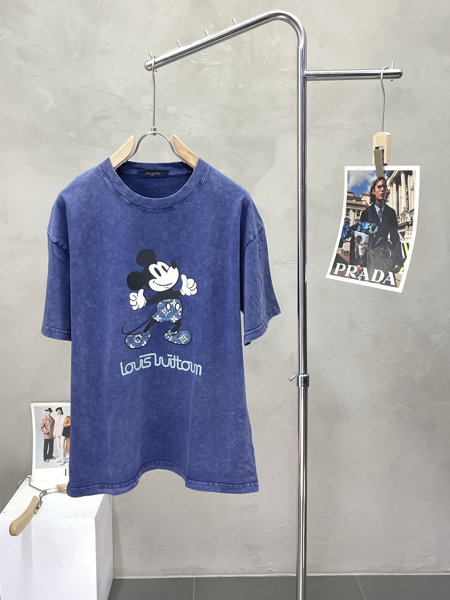 NO:485700,.Louis Vuitton exclusively offers new original single men's casual short sleeves, high-end customization, high-end version, fashionable and versatile imported fabric, super soft and delicate, skin-friendly and comfortable to wear, high-end boutique, OEM, fine-made top body, very good, men's essential items, three standards, complete code number M-2XL,,louis vuitton,louis vuitton,T-shirt,alexander wang19860909.Louis Vuitton路易威登独家专供新款原单男士休闲短袖 高端定制 高端版本 时尚百搭爆款进口面料 手感超柔软细腻 穿着亲肤舒适 高端精品 代工厂精细做上身非常赞 男士必备单品 三标齐全 码数M-2XL,,louis vuitton,louis vuitton,T-shirt,alexander wang,Men's clothing