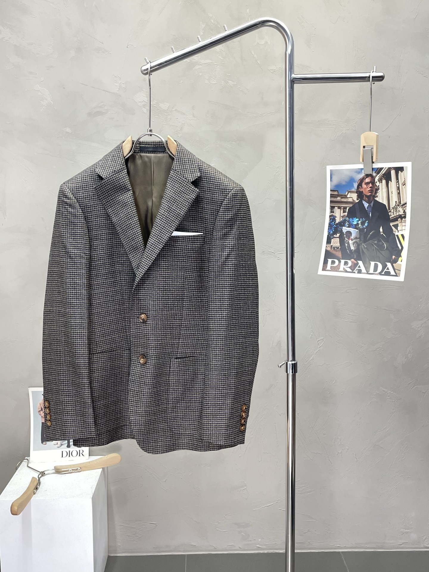 NO:485758,.KITON exclusively supplies new suit jackets, simple and casual suit jackets, imported original polyester fabric, breathable, soft and warm, strong and drape, the whole piece of clothing is neat and flat, all hardware accessories are top-grade accessories with logos, and it is obvious that it is high-end fabric. This fabric is woven and there is no good product from the outside, without any picky places, such a jacket is often worn and very practical. Size M-3XL,, jackets & coats, business suit, alexander wang19860909.KITON独家专供新款西服外套,简约休闲西装外套,进口原版聚酯纤维面料,透气柔软保暖性很强,笔挺垂感十足,整件衣服车工走线整齐平整,所有五金附料都是客供带logo顶级配件 一看就是高档的面料 这种面料都是定织的 外面根本就没有 正规大厂途径出来的好货,无任何有挑剔的地方 这样的一件外套属于常备常穿的,实用性很强.尺码M-3XL,,jackets & coats,business suit,alexander wang,Men's clothing