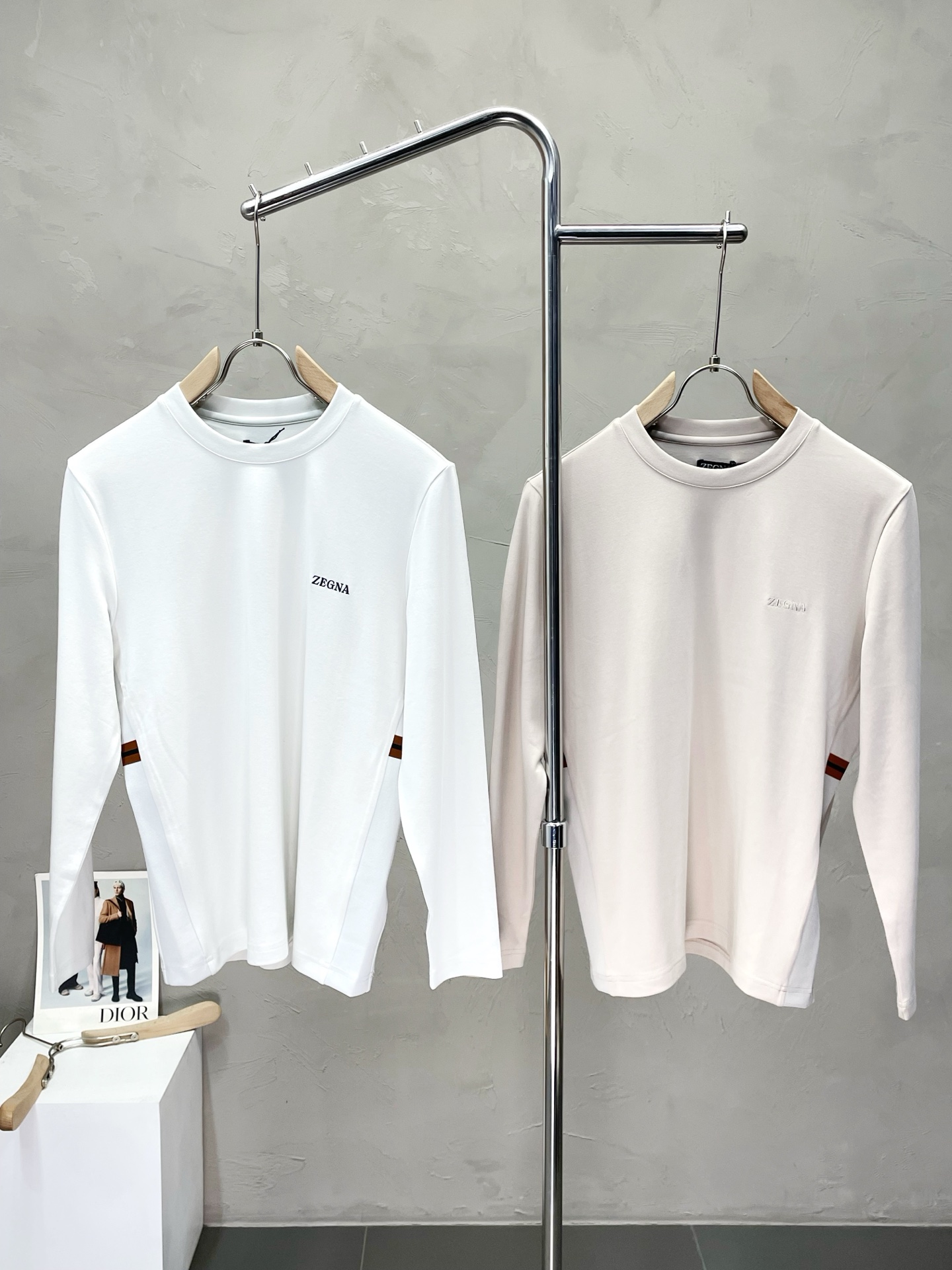 NO:507530,.ZEGNA exclusively offers new original single men's casual long sleeves, high-end customization, high-end version, fashionable and versatile imported fabric, super soft and delicate, skin-friendly and comfortable to wear, high-end boutique, OEM, fine-made top body, very good, men's essential items, three standards, code M-3XL,,zegna,alexander wang19860909.ZEGNA杰尼亚独家专供新款原单男士休闲长袖 高端定制 高端版本 时尚百搭爆款进口面料 手感超柔软细腻 穿着亲肤舒适 高端精品 代工厂精细做上身非常赞 男士必备单品 三标齐全 码数M-3XL,,zegna,alexander wang,Men's clothing