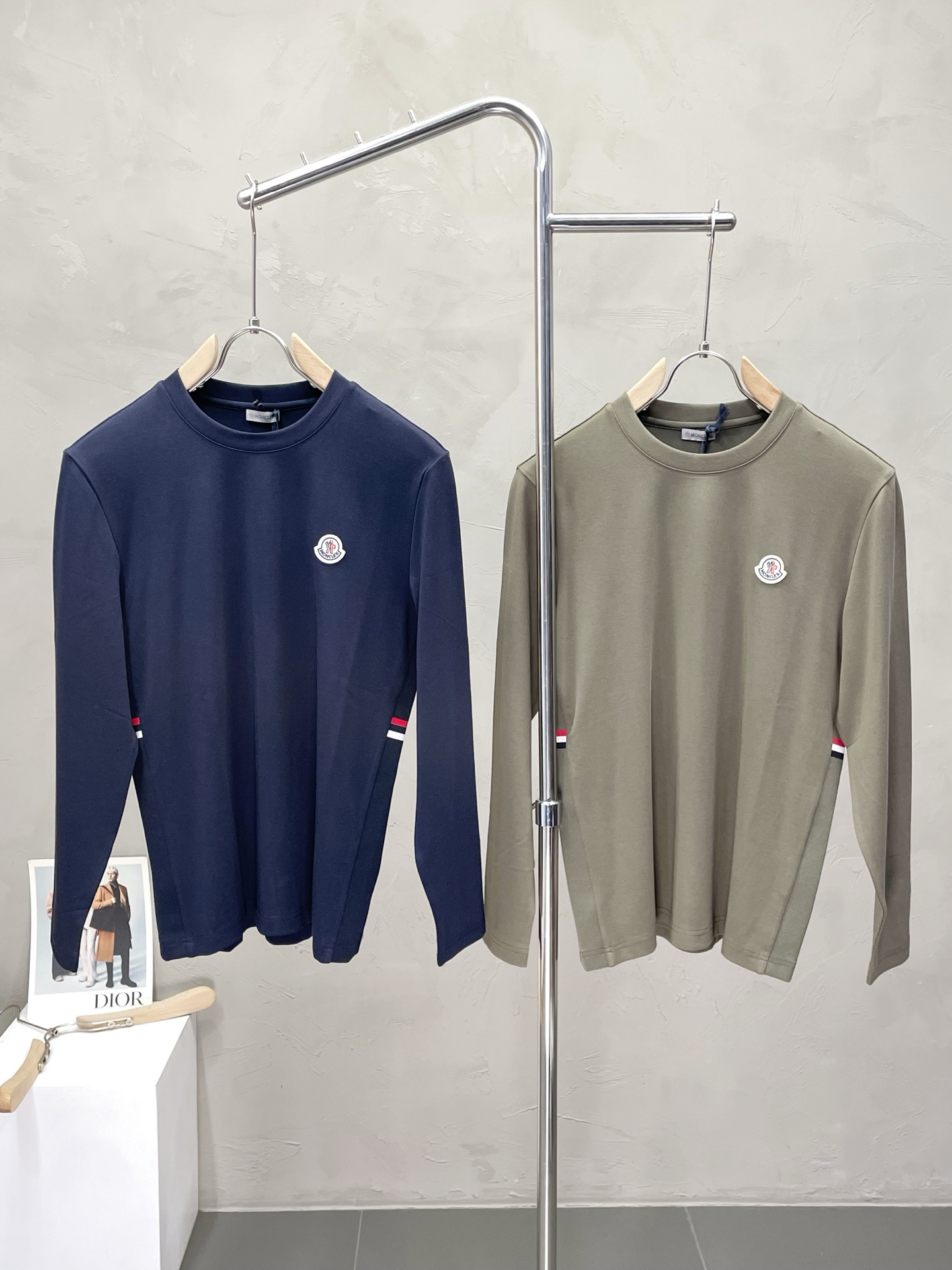 NO:507535,.Moncler mask exclusively provides new original single men's casual long sleeves, high-end customization, high-end version, fashionable and versatile imported fabric, super soft and delicate, skin-friendly and comfortable to wear, high-end boutique, OEM factory fine-made top body is very good, men's essential items, complete three standards, code number M-3XL,, Moncler, alexander wang19860909.Moncler蒙口独家专供新款原单男士休闲长袖 高端定制 高端版本 时尚百搭爆款进口面料 手感超柔软细腻 穿着亲肤舒适 高端精品 代工厂精细做上身非常赞 男士必备单品 三标齐全 码数M-3XL,,Moncler,alexander wang,Men's clothing