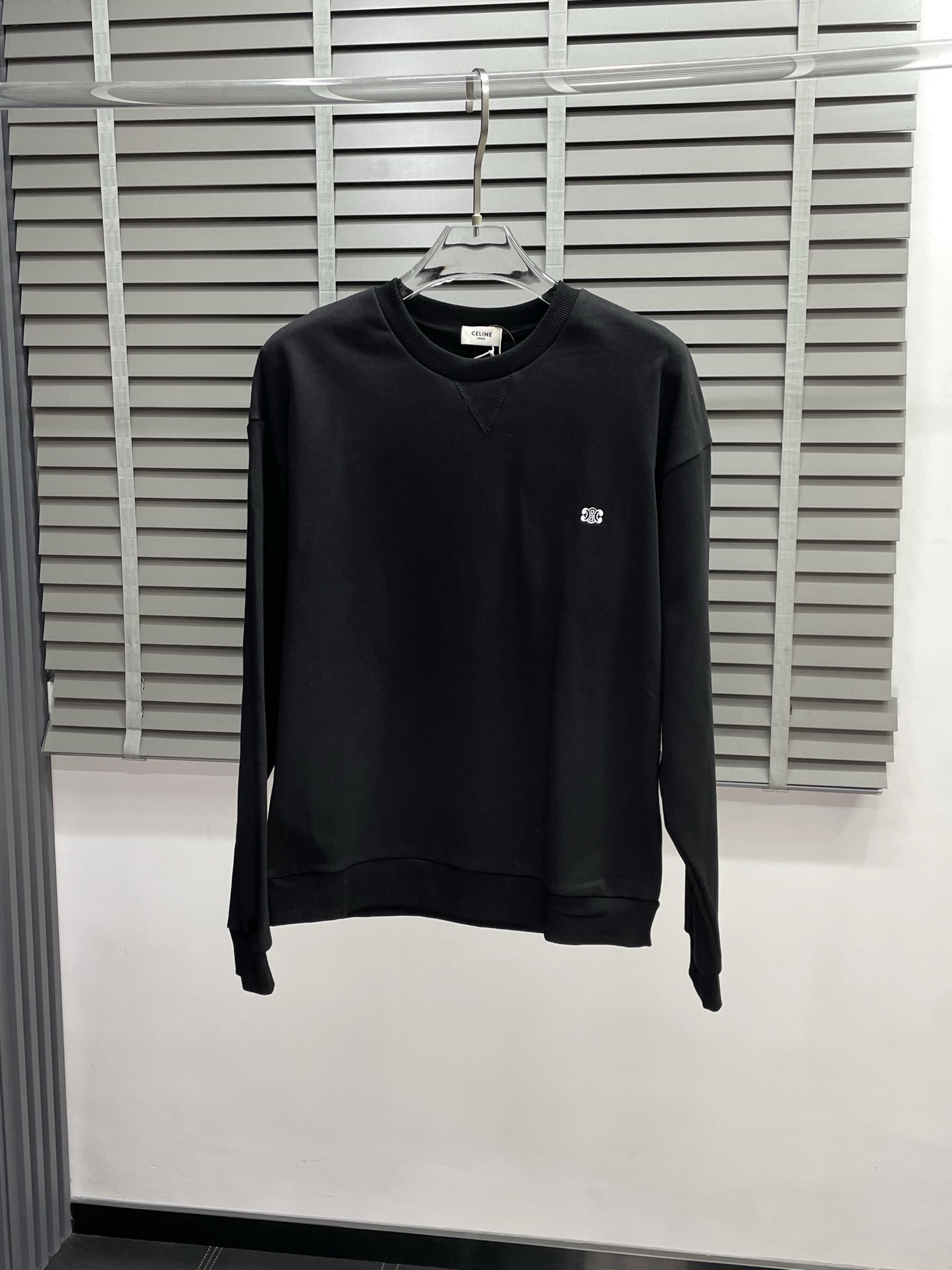 NO:501766,.CELINE exclusively provides the latest spring and autumn pullover sweatshirts, classic design and beautiful design. The quality is even more unscrupulous. You can buy it directly, which is not to be mistaken for high-end products! Through detailed pictures, you can feel its powerful aura. The imported fabric has a significant effect in keeping warm, so you don’t have to worry about a little chill! It is both fashionable and functional, and the whole style looks more luxurious and elegant! Size S-XL, celine, celine, hoodie, sweatshirts, alexander wang19860909.CELINE赛琳独家专供最新春秋套头卫衣 经典设计与颜值爆棚的设计 品质更是无法挑剔品控可以直接入手,不容过错的高端臻品！通过细节图片便可感受到它强悍的气场,进口面料 聚温保暖效果显著,完全不用担心会有一点寒意！时尚与功能性兼备,整款显得更加的奢华大气！ 尺码S-XL,,celine,celine,hoodie,sweatshirts,alexander wang,Men's clothing