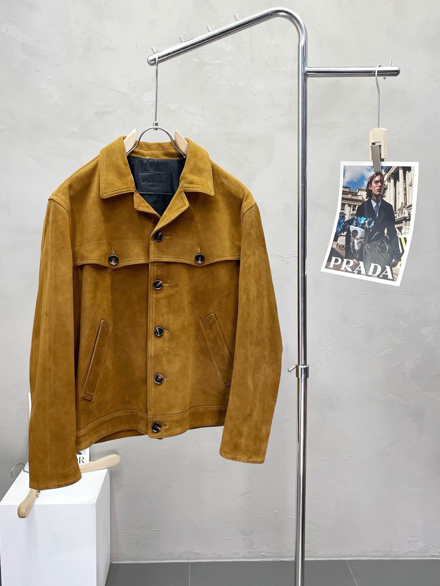 NO:488406,.Leather Jacket - Prada exclusively offers the latest autumn and winter leather jackets. Classic design and beautiful leather jackets. Imported leather imported fabrics. The quality is even more unscrupulous. You can buy it directly. You can't get it wrong! Through the detailed pictures, you can feel its powerful aura, and the warm-concentration effect is significant, so you don’t have to worry about the chill at all! It is both fashionable and functional, and the whole style looks more luxurious and elegant! Size M-3XL, prada, prada, jackets & coats, jackets & coats, leather jacket, alexander wang19860909.皮衣- Prada普拉达独家专供最新秋冬皮夹克外套 经典设计与颜值爆棚的皮衣 进口皮进口面料 品质更是无法挑剔品控可以直接入手,不容过错的高端臻品！通过细节图片便可感受到它强悍的气场,聚温保暖效果显著,完全不用担心会有一点寒意！时尚与功能性兼备,整款显得更加的奢华大气！ 尺码M-3XL,,prada,prada,jackets & coats,jackets & coats,leather jacket,alexander wang,Men's clothing