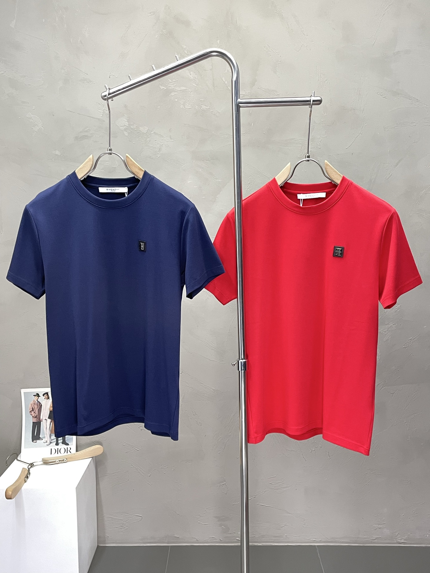 NO:490807,.Givenchy Givenchy exclusively offers new original single men's casual short sleeves, high-end customization, high-end version, fashionable and versatile imported fabric, super soft and delicate, skin-friendly and comfortable to wear, high-end boutique, OEM, fine-made top body, very good, men's essential items, three standards, code M-3XL,, given, given, given, T-shirt, alexander wang19860909.Givenchy纪梵希独家专供新款原单男士休闲短袖 高端定制 高端版本 时尚百搭爆款进口面料 手感超柔软细腻 穿着亲肤舒适 高端精品 代工厂精细做上身非常赞 男士必备单品 三标齐全 码数M-3XL,,givenchy,givenchy,T-shirt,alexander wang,Men's clothing