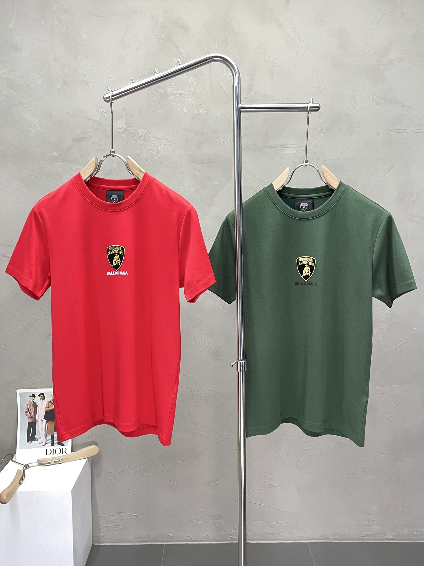 NO:493403,.Balenciaga exclusively offers new original single men's casual short sleeves, high-end customization, high-end version, fashionable and versatile imported fabric, super soft and delicate, skin-friendly and comfortable to wear, high-end boutique, OEM, fine-made top body, very good, men's essential items, three standards, complete code number M-3XL,,balenciaga,balenciaga,T-shirt,alexander wang19860909.Balenciaga巴黎世家独家专供新款原单男士休闲短袖 高端定制 高端版本 时尚百搭爆款进口面料 手感超柔软细腻 穿着亲肤舒适 高端精品 代工厂精细做上身非常赞 男士必备单品 三标齐全 码数M-3XL,,balenciaga,balenciaga,T-shirt,alexander wang,Men's clothing