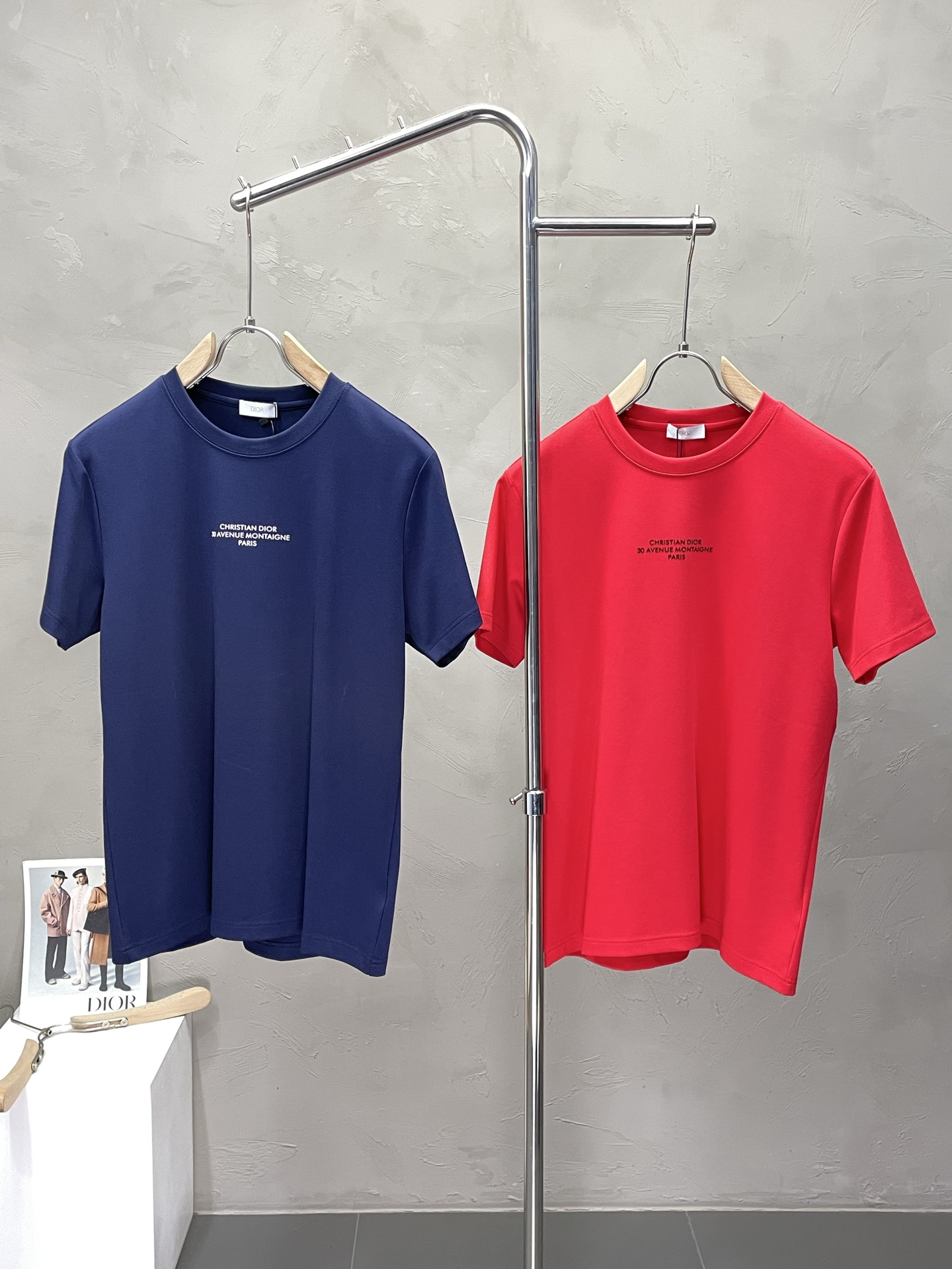 NO:490828,.Moncler mask exclusively provides new original single men's casual short sleeves, high-end customization, high-end version, fashionable and versatile imported fabric, super soft and delicate, skin-friendly and comfortable to wear, high-end boutique, OEM factory fine-made top body, very good men's essential items, three standards, code M-3XL,,Moncler, T-shirt, alexander wang19860909.Moncler蒙口独家专供新款原单男士休闲短袖 高端定制 高端版本 时尚百搭爆款进口面料 手感超柔软细腻 穿着亲肤舒适 高端精品 代工厂精细做上身非常赞 男士必备单品 三标齐全 码数M-3XL,,Moncler,T-shirt,alexander wang,Men's clothing