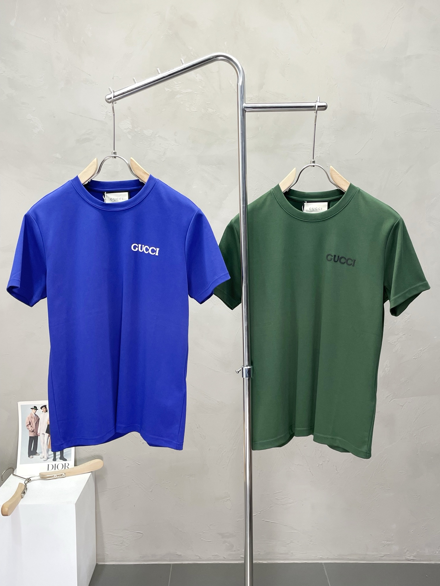 NO:493420,.Gucci exclusively offers new original single men's casual short sleeves, high-end customization, high-end version, fashionable and versatile imported fabric, super soft and delicate, skin-friendly and comfortable to wear, high-end boutique, OEM, fine-grained top body, very good, men's essential items, three standards, code M-3XL,,gucci,gucci,T-shirt,alexander wang19860909.Gucci古驰独家专供新款原单男士休闲短袖 高端定制 高端版本 时尚百搭爆款进口面料 手感超柔软细腻 穿着亲肤舒适 高端精品 代工厂精细做上身非常赞 男士必备单品 三标齐全 码数M-3XL,,gucci,gucci,T-shirt,alexander wang,Men's clothing