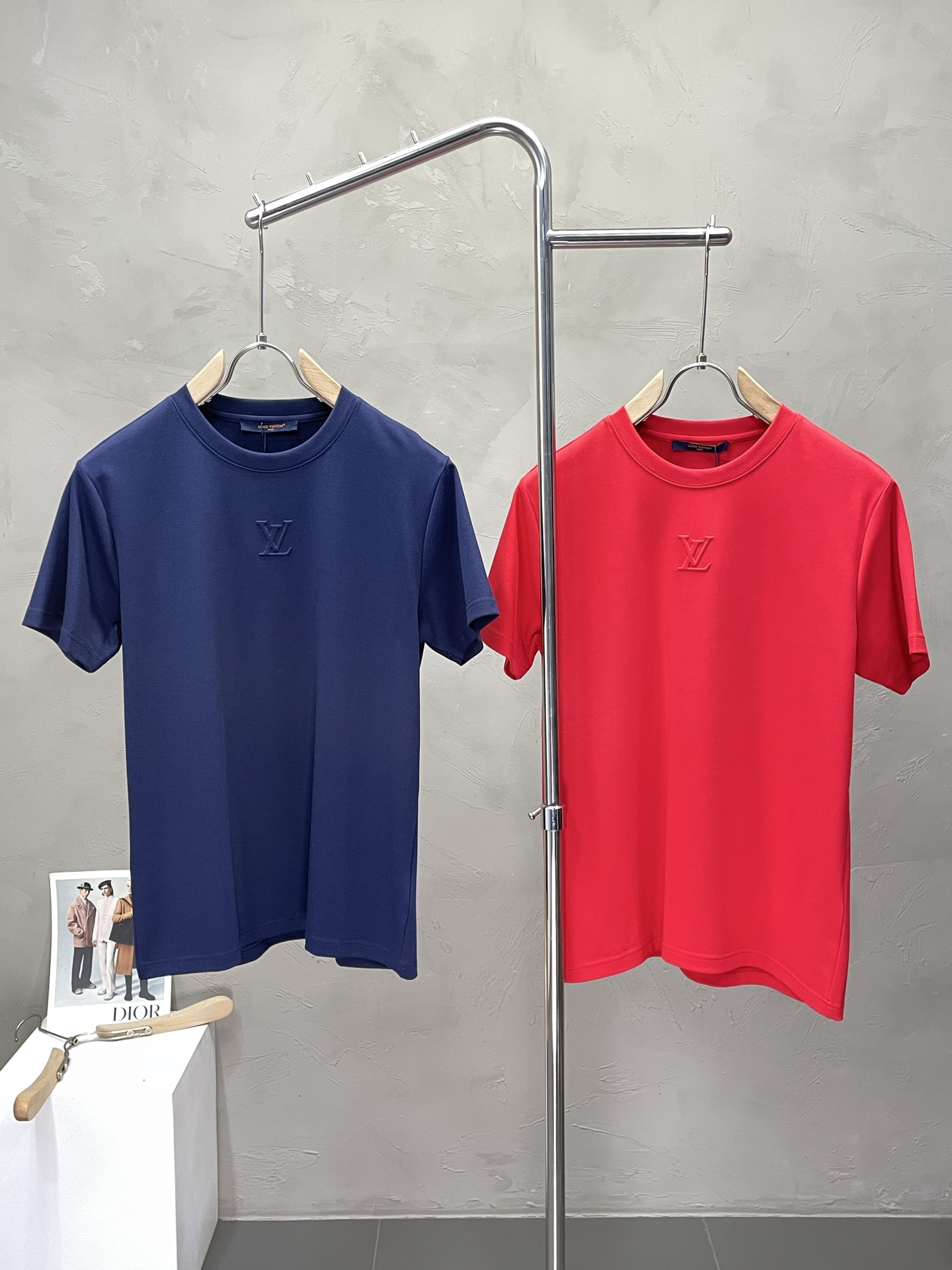 NO:490800,.Louis Vuitton exclusively offers new original single men's casual short sleeves, high-end customization, high-end version, fashionable and versatile imported fabric, super soft and delicate, skin-friendly and comfortable to wear, high-end boutique, OEM, fine-made top body, very good, men's essential items, three standards, complete code M-3XL,,louis vuitton,louis vuitton,T-shirt,alexander wang19860909.Louis Vuitton路易威登独家专供新款原单男士休闲短袖 高端定制 高端版本 时尚百搭爆款进口面料 手感超柔软细腻 穿着亲肤舒适 高端精品 代工厂精细做上身非常赞 男士必备单品 三标齐全 码数M-3XL,,louis vuitton,louis vuitton,T-shirt,alexander wang,Men's clothing