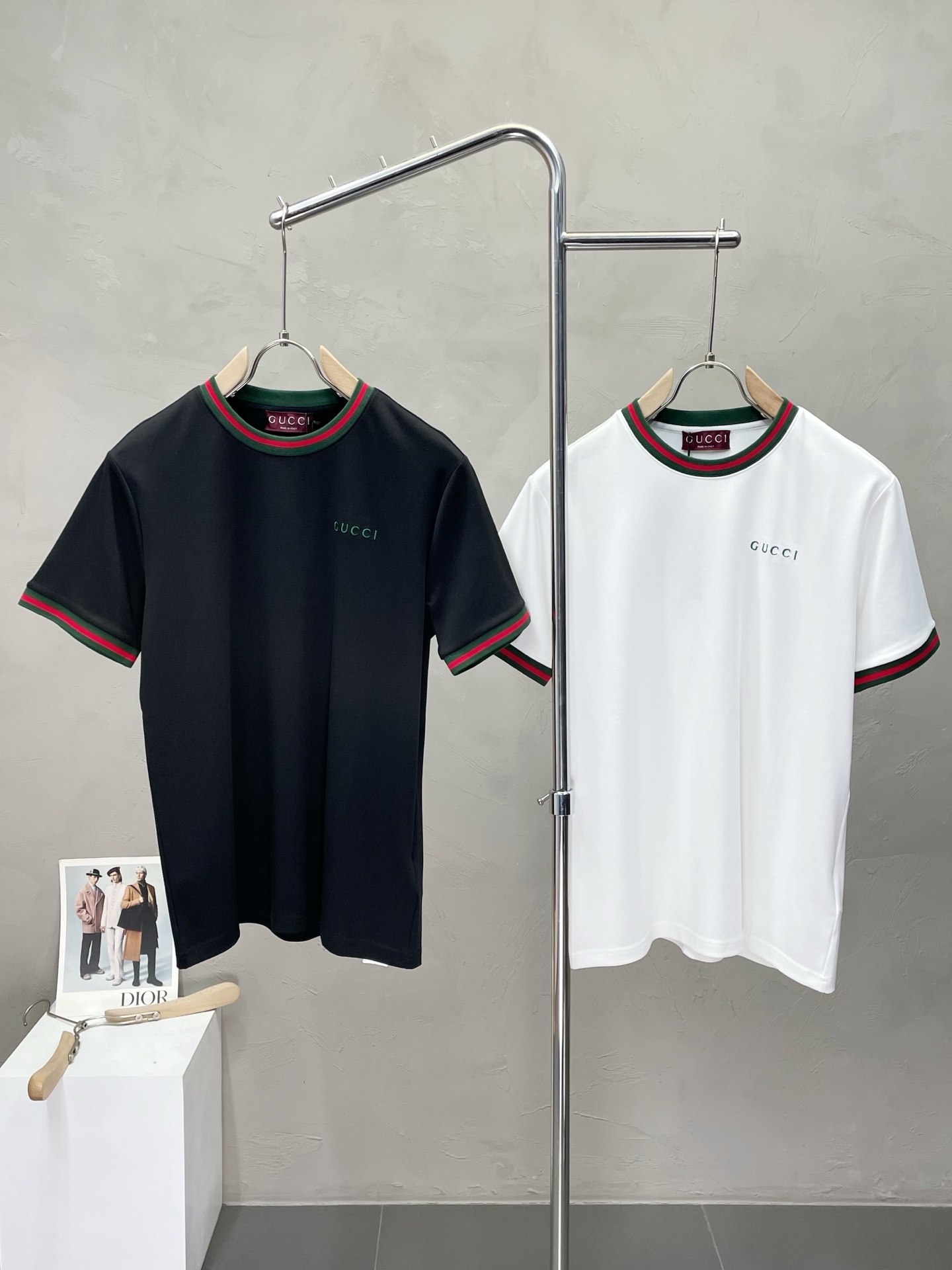 NO:490847,.Gucci exclusively offers new original single men's casual short sleeves, high-end customization, high-end version, fashionable and versatile imported fabric, super soft and delicate, skin-friendly and comfortable to wear, high-end boutique, OEM, fine-grained top body, very good, men's essential items, three standards, code M-3XL,,gucci,gucci,T-shirt,alexander wang19860909.Gucci古驰独家专供新款原单男士休闲短袖 高端定制 高端版本 时尚百搭爆款进口面料 手感超柔软细腻 穿着亲肤舒适 高端精品 代工厂精细做上身非常赞 男士必备单品 三标齐全 码数M-3XL,,gucci,gucci,T-shirt,alexander wang,Men's clothing