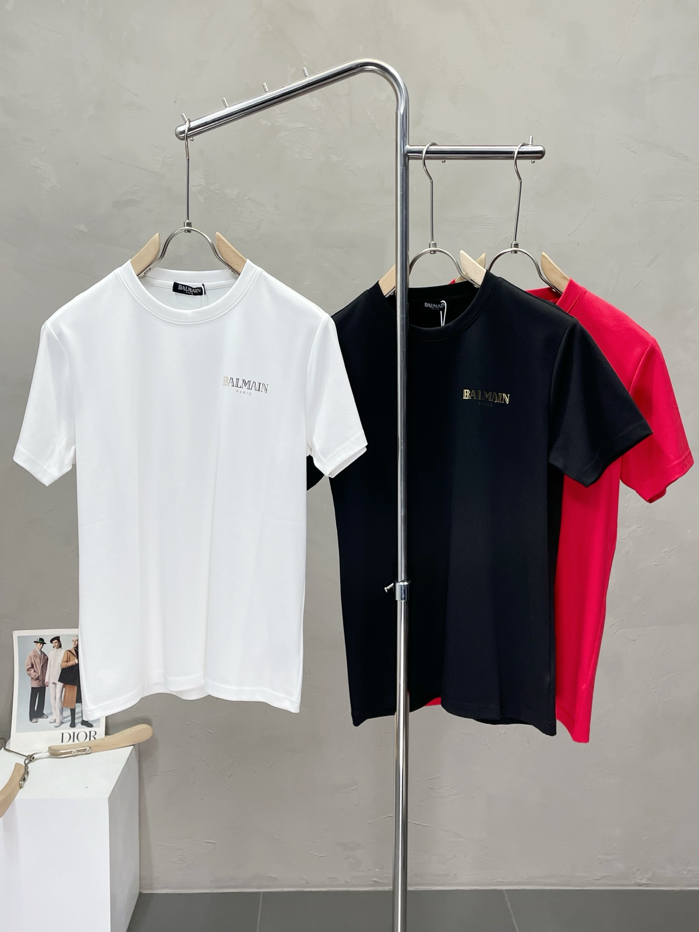 NO:493471,.BALMAIN exclusively offers new original single men's casual short sleeves, high-end customization, high-end version, fashionable and versatile imported fabric, super soft and delicate, skin-friendly and comfortable to wear, high-end boutique, OEM, fine production, very good for the upper body, men's essential items, complete three standards, M-3XL, balmain, balmain, T-shirt, alexander wang19860909.BALMAIN巴尔曼独家专供新款原单男士休闲短袖 高端定制 高端版本 时尚百搭爆款进口面料 手感超柔软细腻 穿着亲肤舒适 高端精品 代工厂精细做上身非常赞 男士必备单品 三标齐全 码数M-3XL,,balmain,balmain,T-shirt,alexander wang,Men's clothing