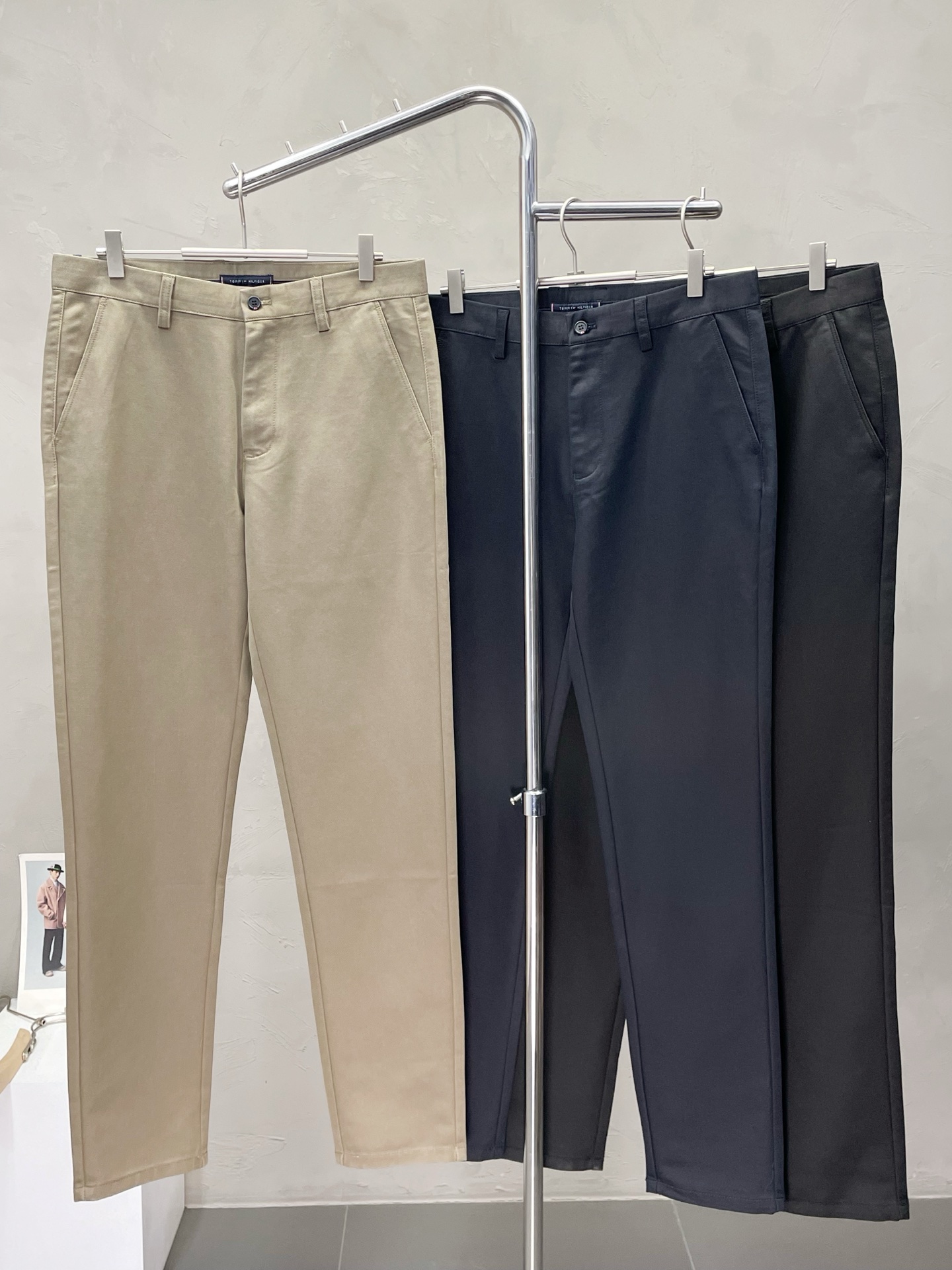 NO:508833,.TOMMY Tommy exclusively offers new spring and autumn casual pants, high-end version!  Customized fabrics for counters are breathable and comfortable, with impeccable details, and the brand element design concept reflects high quality. The feel is delicate and soft!  It is casually cut, with a great upper body style!  Number of codes 29-40,,tom ford,alexander wang19860909.TOMMY汤米独家专供新款春秋休闲裤 高端版本！专柜定制面料 透气舒适度高,细节无可挑剔,品牌元素设计理念,体现高品质.手感细腻柔软！呈现休闲裁剪,上身版型超赞！码数29-40,,tom ford,alexander wang,Men's clothing