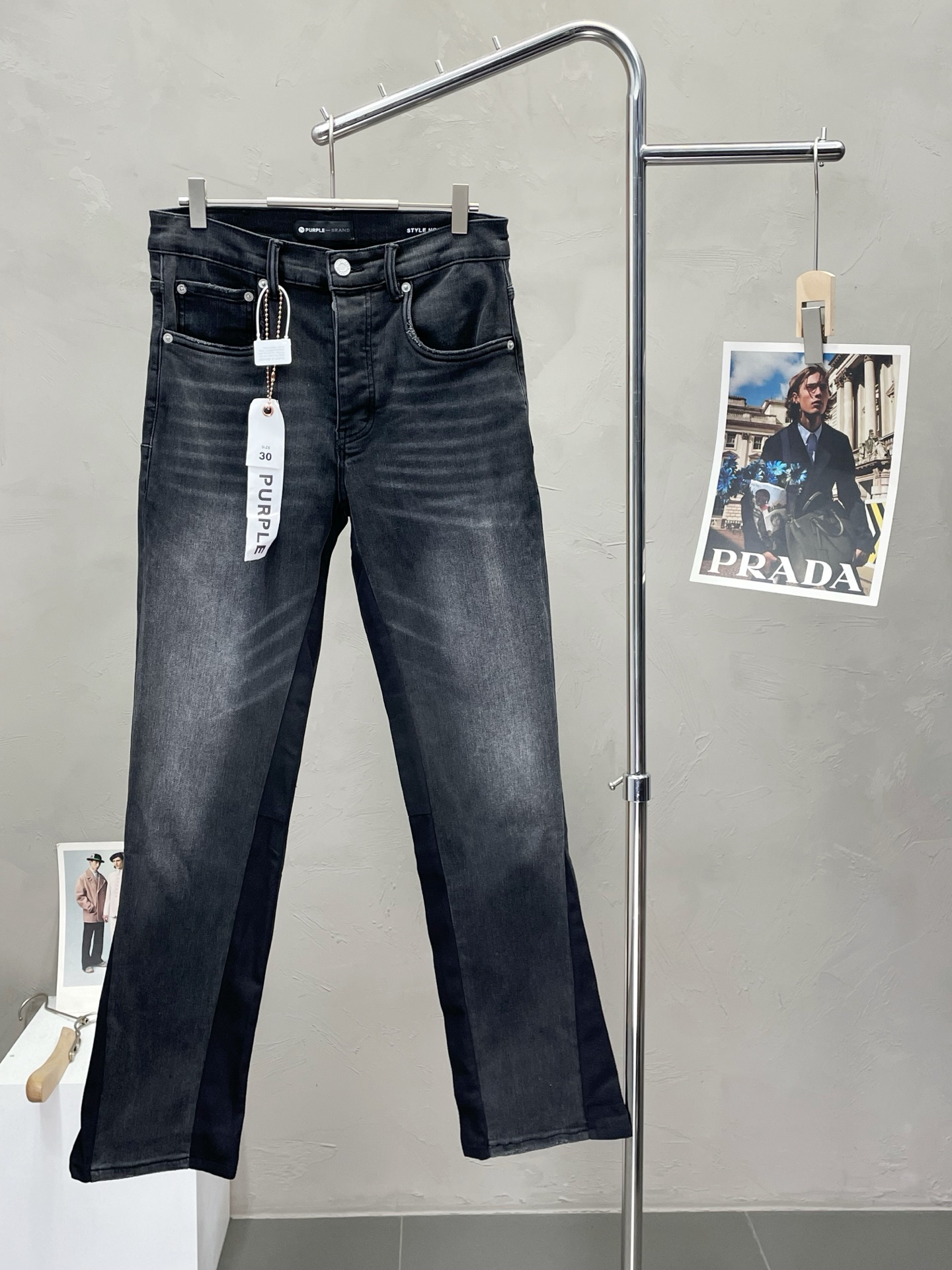 NO:508796,.Purple Brand exclusively offers new styles of high-end version of micro-flare jeans!  Customized fabrics for counters are breathable and comfortable, with impeccable details, and the brand element design concept reflects high quality. The feel is delicate and soft!  It is casually cut, with a great upper body style!  Count 30.32.34.36.38, jeans,alexander wang19860909.Purple Brand独家专供新款 微喇牛仔裤高端版本！专柜定制面料 透气舒适度高,细节无可挑剔,品牌元素设计理念,体现高品质.手感细腻柔软！呈现休闲裁剪,上身版型超赞！码数30.32.34.36.38,,jeans,alexander wang,Men's clothing