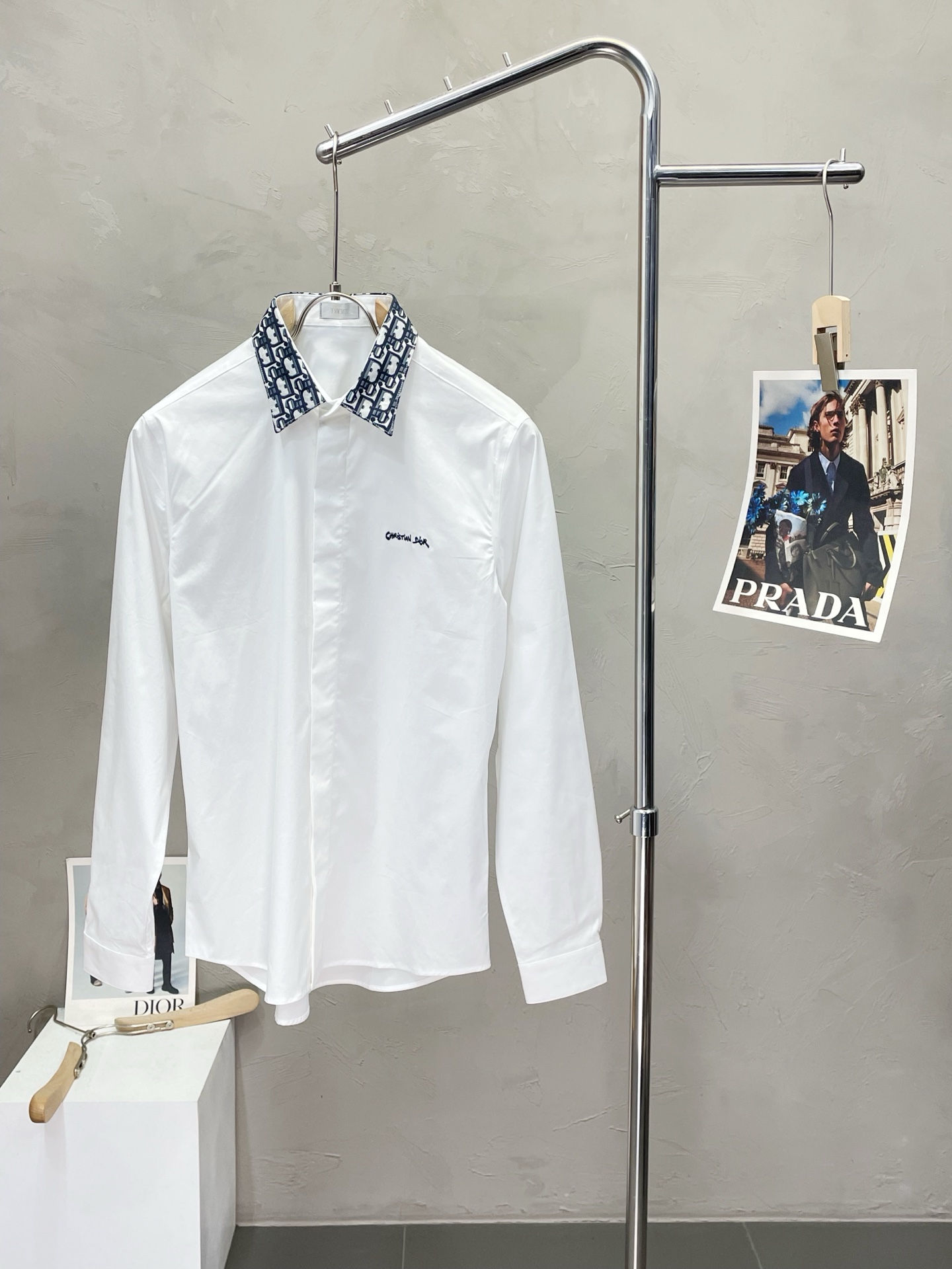 NO:488307,.Dior exclusively offers new original single men's casual shirts, high-end customization, high-end version, fashionable and versatile imported fabrics, super soft and delicate, skin-friendly and comfortable to wear, high-end boutique, OEM, fine-made top body, very good, men's essential items, three standards, 38-42,,dior,dior,shirts,alexander wang19860909.Dior迪奥独家专供新款原单男士休闲衬衫 高端定制 高端版本 时尚百搭爆款进口面料 手感超柔软细腻 穿着亲肤舒适 高端精品 代工厂精细做上身非常赞 男士必备单品 三标齐全 码数38-42,,dior,dior,shirts,alexander wang,Men's clothing