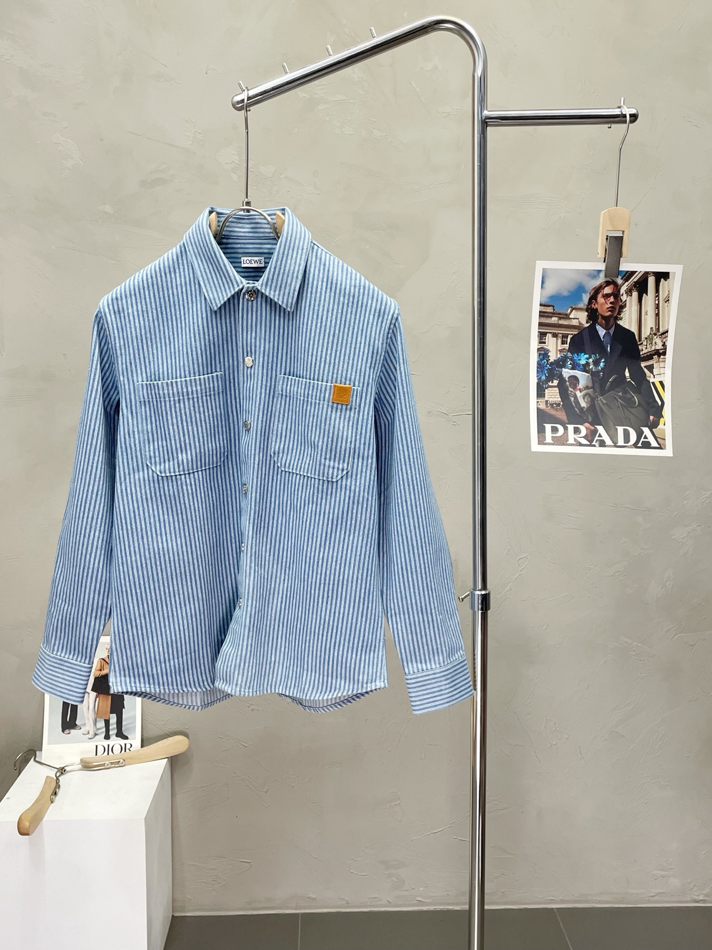 NO:488381,.LOEWE exclusively offers new original single men's casual jackets, high-end customization, high-end version, fashionable and versatile imported fabrics, super soft and delicate, skin-friendly and comfortable to wear, high-end boutique, OEM, fine-made top-body, very good, men's essential items, three standards, 39-43,,loewe,loewe, jackets & coats,alexander wang19860909.LOEWE罗意威独家专供新款原单男士休闲外套 高端定制 高端版本 时尚百搭爆款进口面料 手感超柔软细腻 穿着亲肤舒适 高端精品 代工厂精细做上身非常赞 男士必备单品 三标齐全 码数39-43,,loewe,loewe,jackets & coats,alexander wang,Men's clothing