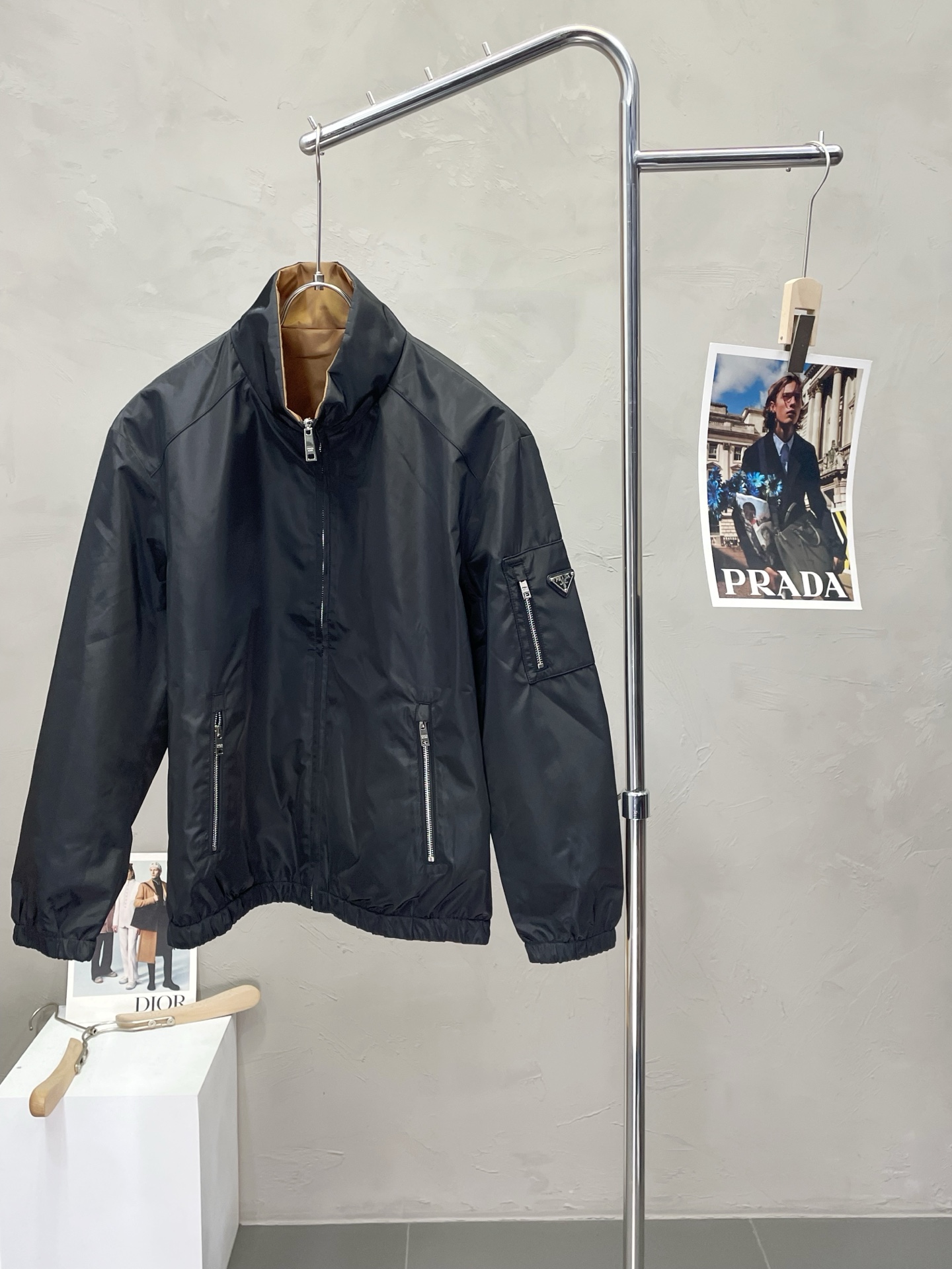 NO:508824,.Prada exclusively offers new original single men's casual spring and autumn jackets. Double-sided design, breathable and comfortable, high-end customization, high-end version, fashionable and versatile imported fabrics, super soft and delicate, skin-friendly and comfortable to wear, high-end boutique, OEM, fine-made top body, very good, men's essential items, three standards, 48-56,,prada,prada, jackets & coats,alexander wang19860909.Prada普拉达独家专供新款原单男士休闲春秋夹克 双面穿设计 透气舒适 高端定制 高版本 时尚百搭爆款进口面料 手感超柔软细腻 穿着亲肤舒适 高端精品 代工厂精细做上身非常赞 男士必备单品 三标齐全 码数48-56,,prada,prada,jackets & coats,alexander wang,Men's clothing