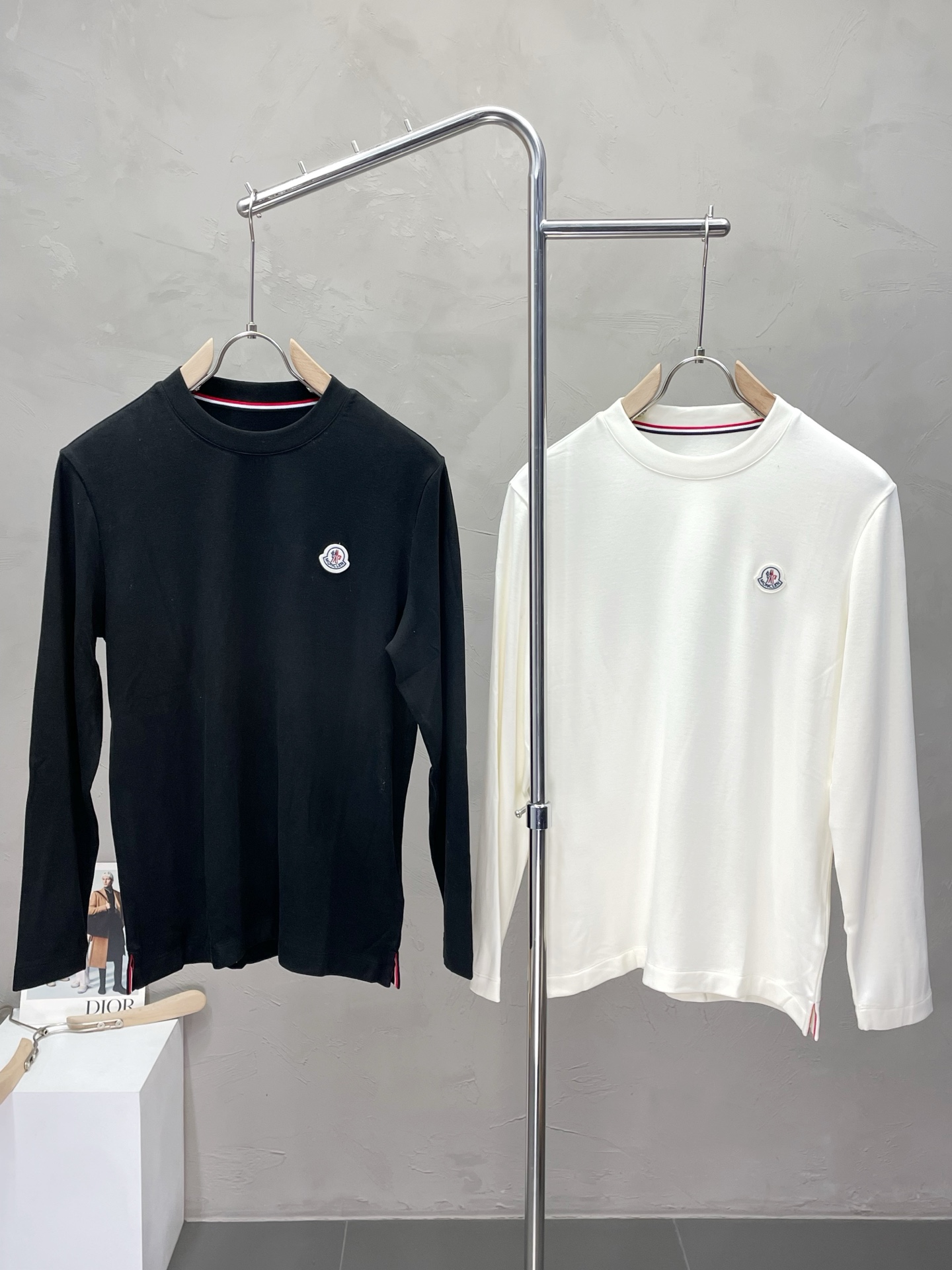 NO:490819,.Moncler mask exclusively provides new autumn and winter styles for men's casual long sleeves, high-end customization, high-end version, fashionable and versatile, original imported fabric, logo pattern design, super soft and delicate, skin-friendly and comfortable to wear, high-end boutique, OEM fine-made, very good for men's essential items, complete three standards, size M-3XL,, Moncler, alexander wang19860909.Moncler蒙口独家专供秋冬新款原单男士休闲长袖 高端定制 高版本 时尚百搭爆款原版进口面料 logo图案设计 手感超柔软细腻 穿着亲肤舒适 高端精品 代工厂精细做上身非常赞 男士必备单品 三标齐全 尺码M-3XL,,Moncler,alexander wang,Men's clothing