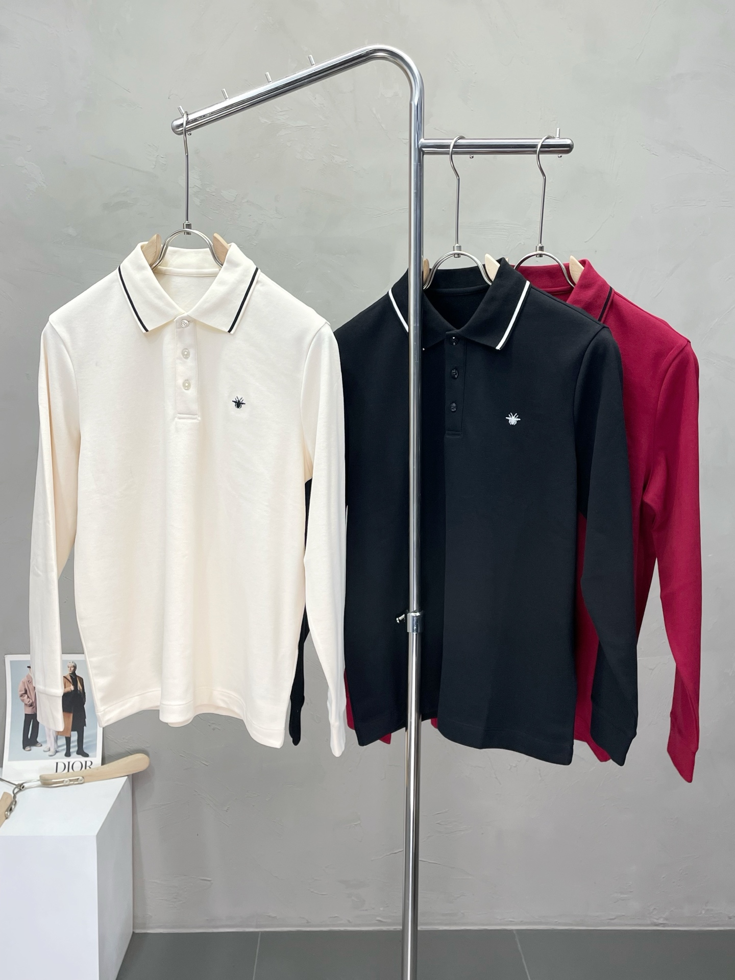 NO:488280,.Dior exclusively offers new autumn and winter styles for men's casual lapels and long sleeves, high-end customization, high-end version, fashionable and versatile, original imported fabric, logo pattern design, super soft and delicate, skin-friendly and comfortable to wear, high-end boutique, OEM, fine-made top body, very good, men's essential items, three-standard size M-3XL,,dior,dior,alexander wang19860909.Dior迪奥独家专供秋冬新款原单男士休闲翻领长袖 高端定制 高版本 时尚百搭爆款原版进口面料 logo图案设计 手感超柔软细腻 穿着亲肤舒适 高端精品 代工厂精细做上身非常赞 男士必备单品 三标齐全 尺码M-3XL,,dior,dior,alexander wang,Men's clothing