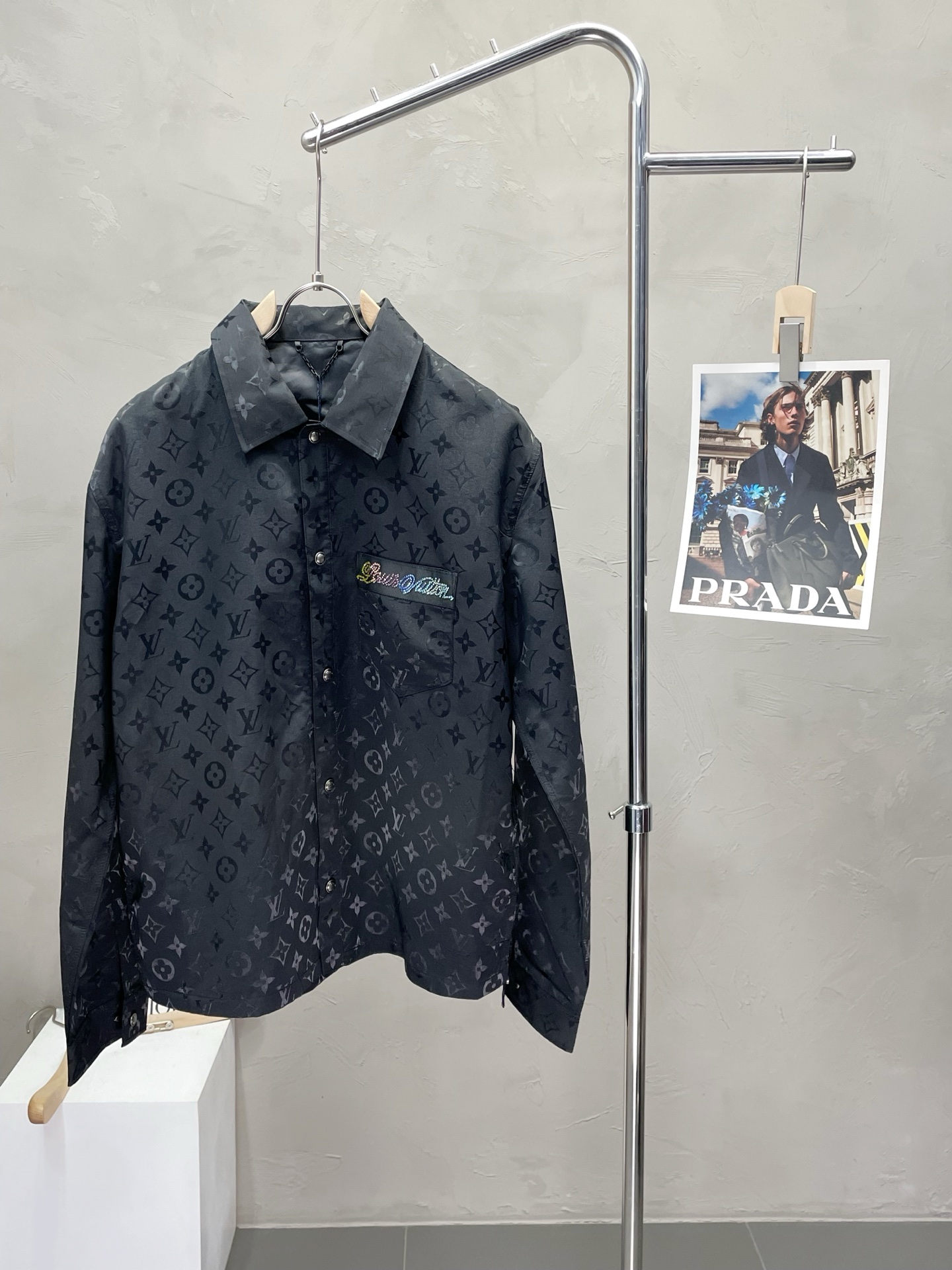 NO:488374,.Louis Vuitton exclusively offers new original single men's casual shirts. High-end customization. High-end version. Fashionable and versatile imported fabrics. Super soft and delicate touch. Comfortable skin-friendly and comfortable high-end quality. OEM is very good at making the upper body. Men's essential items. Three standards are complete. Number of 48-54.,louis vuitton,louis vuitton,shirts,alexander wang.19860909.Louis Vuitton路易威登独家专供新款原单男士休闲衬衫 高端定制 高端版本 时尚百搭爆款进口面料 手感超柔软细腻 穿着亲肤舒适 高端精品 代工厂精细做上身非常赞 男士必备单品 三标齐全 码数48-54,,louis vuitton,louis vuitton,shirts,alexander wang,Men's clothing