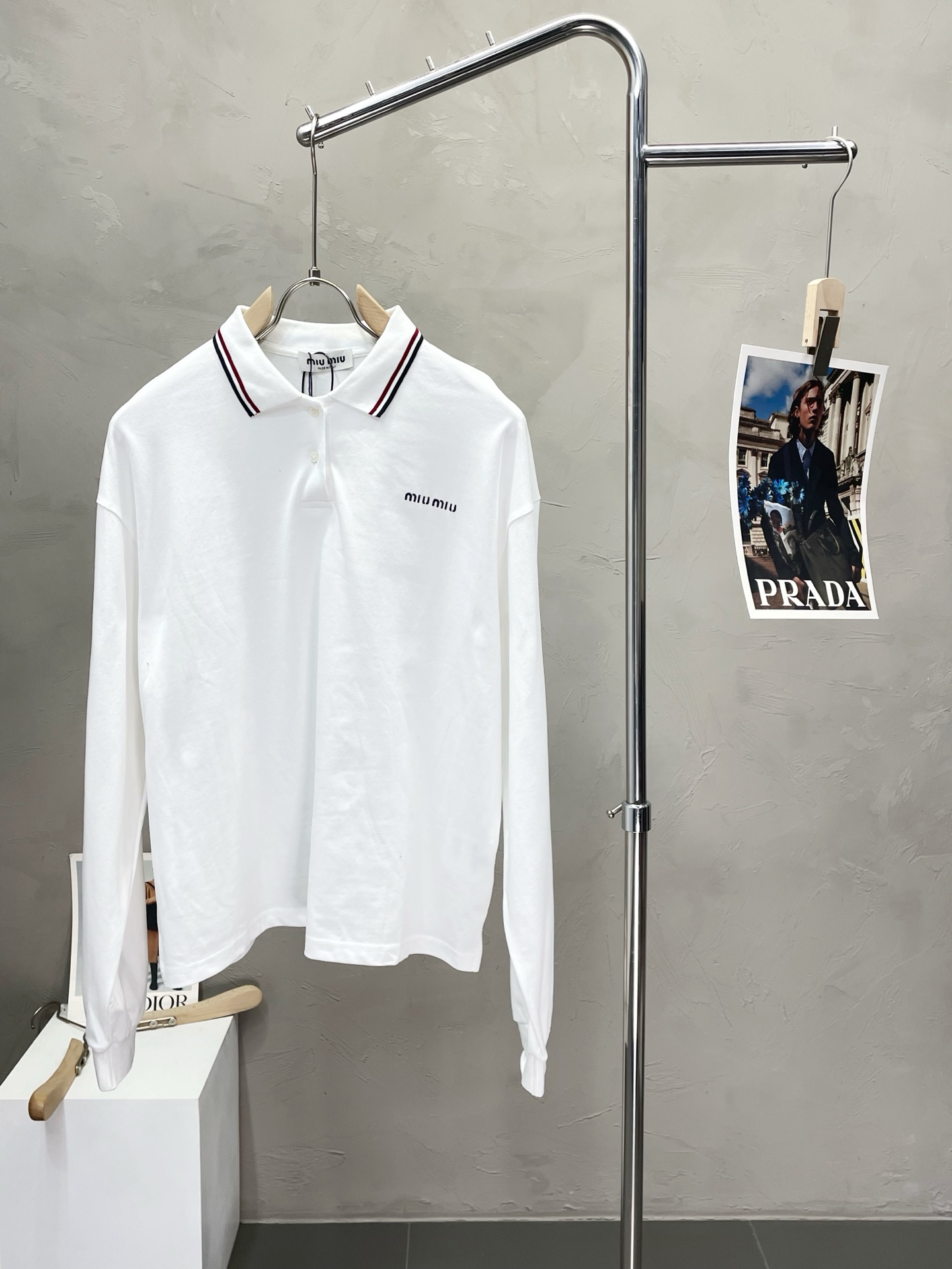 NO:488422,.Miumiu Miu Miu exclusively offers new original single men's casual Polo shirts. High-end customization. High-end version. Fashionable and versatile imported fabrics. Super soft and delicate touch. Comfortable skin-friendly and comfortable to wear. High-end boutique. OEM factory made the top body very good. Men's essential items. Complete three standards. S-XL,,miumiu,alexander wang.19860909.Miumiu谬谬独家专供新款原单男士休闲Polo衫 高端定制 高端版本 时尚百搭爆款进口面料 手感超柔软细腻 穿着亲肤舒适 高端精品 代工厂精细做上身非常赞 男士必备单品 三标齐全 码数S-XL,,miumiu,alexander wang,Men's clothing