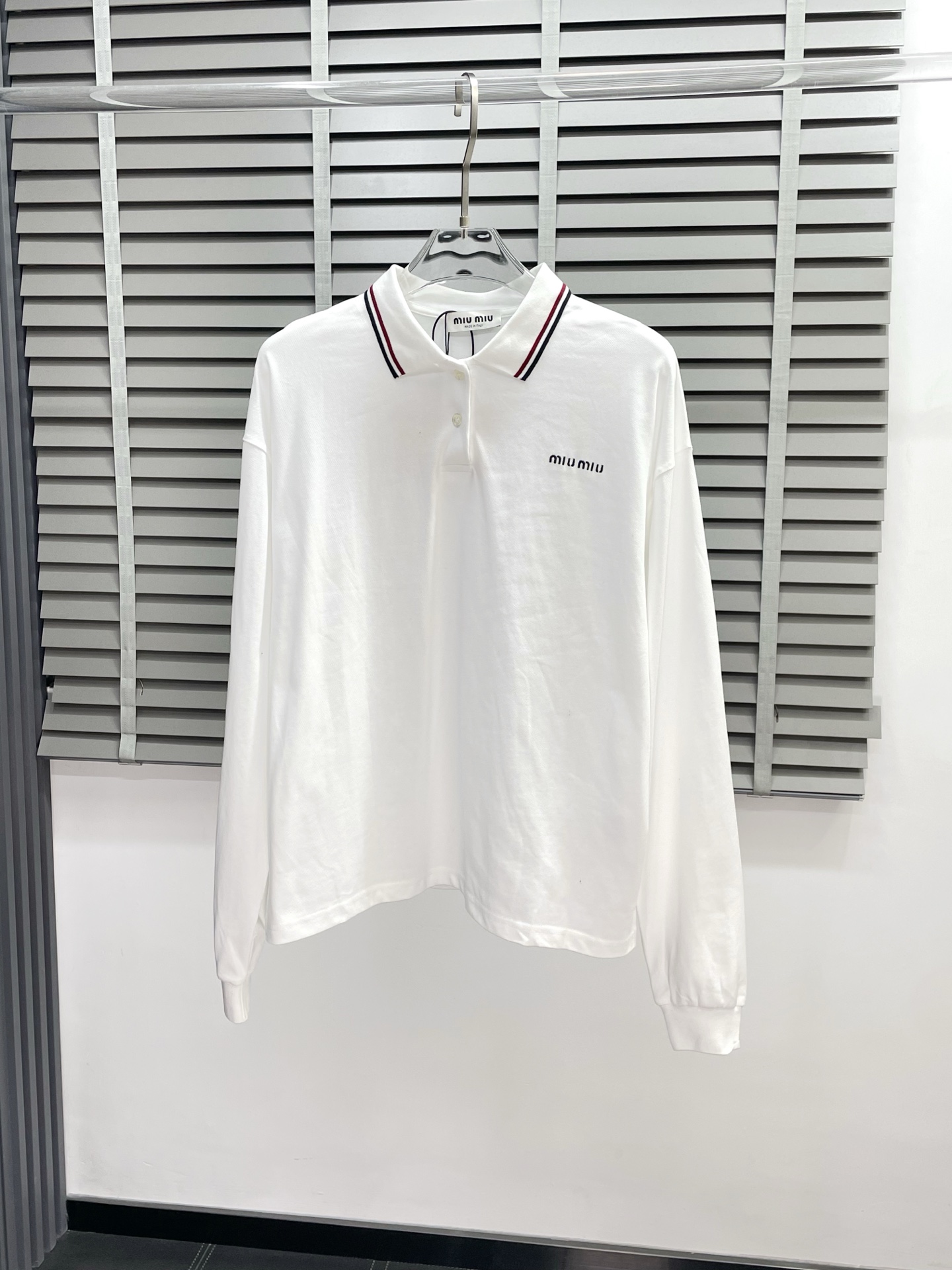 NO:493510,.Miumiu Miu Miu exclusively offers new original single men's casual Polo shirts. High-end customization. High-end version. Fashionable and versatile imported fabrics. Super soft and delicate touch. Comfortable skin-friendly and comfortable to wear. High-end boutique. OEM factory made the top body very good. Men's essential items. Complete three standards. S-XL,,miumiu,alexander wang.19860909.Miumiu谬谬独家专供新款原单男士休闲Polo衫 高端定制 高端版本 时尚百搭爆款进口面料 手感超柔软细腻 穿着亲肤舒适 高端精品 代工厂精细做上身非常赞 男士必备单品 三标齐全 码数S-XL,,miumiu,alexander wang,Men's clothing