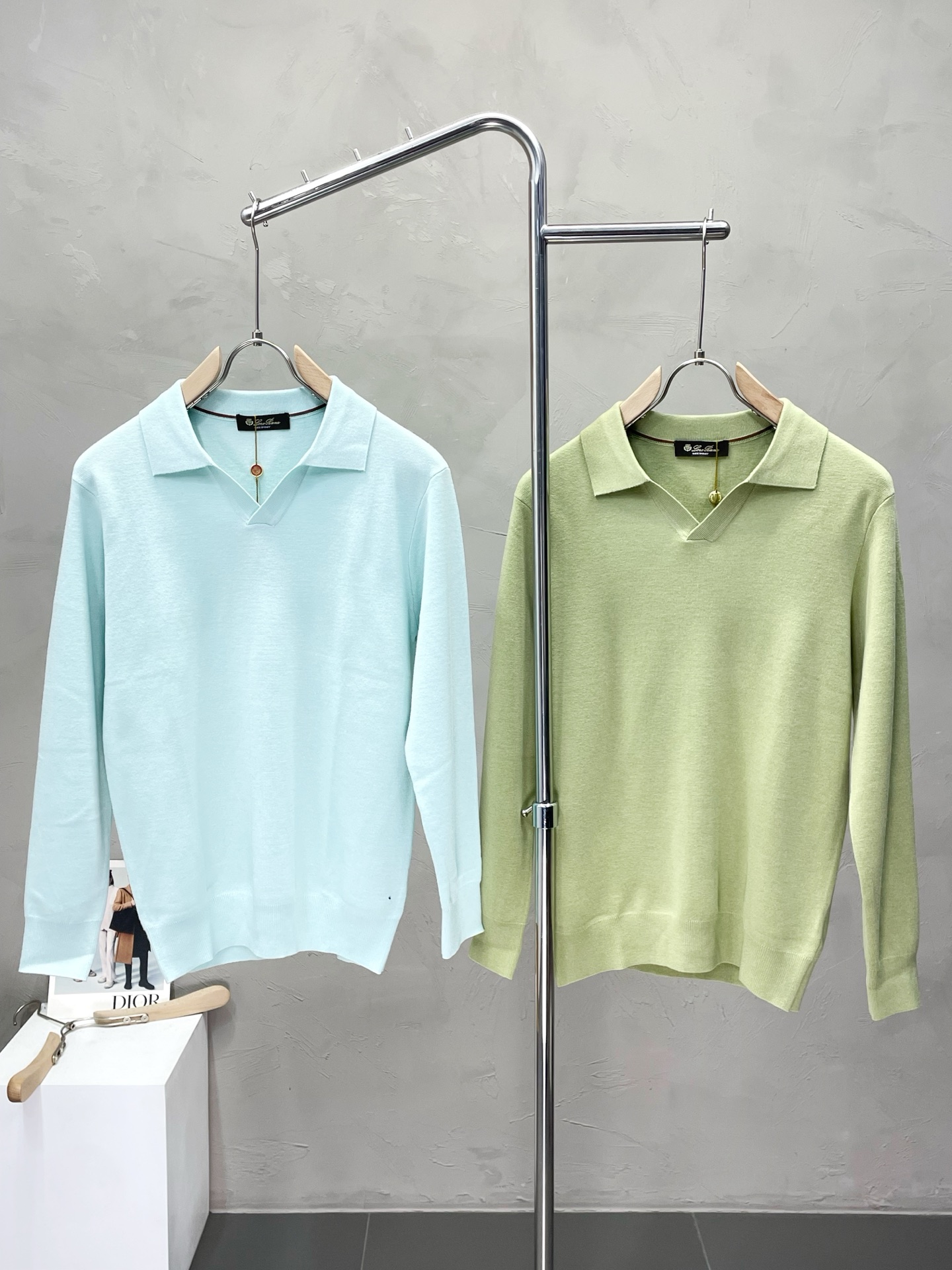 NO:488274,.LP-Loro Piano exclusively offers the latest fashion autumn and winter knitted sweaters. A jacket with a classic design and appearance, and the quality is even more unscrupulous. You can buy it directly. You can't get it wrong! Through the detailed pictures, you can feel its powerful aura, and the warm-concentration effect is significant, so you don’t have to worry about the chill at all! It is both fashionable and functional, and the whole style looks more luxurious and elegant! Size 48-56, loro piana, loro piana, jackets & coats, sweaters, alexander wang19860909.LP-Loro Piano诺悠翩雅独家专供最新时尚秋冬针织毛衣 经典设计感与颜值爆棚的外套,品质更是无法挑剔品控可以直接入手,不容过错的高端臻品！通过细节图片便可感受到它强悍的气场,聚温保暖效果显著,完全不用担心会有一点寒意！时尚与功能性兼备,整款显得更加的奢华大气！ 尺码48-56,,loro piana,loro piana,jackets & coats,sweaters,alexander wang,Men's clothing