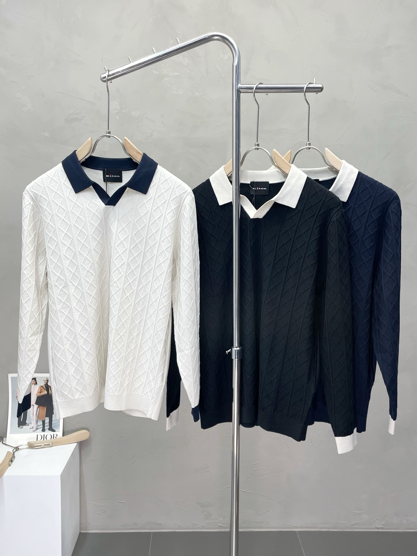 NO:488302,.KITON exclusively offers the latest and fashionable autumn and winter knitted sweaters. A jacket with a classic design and appearance. It is even more difficult to pick and control. You can buy it directly. It is a high-end quality product that cannot be missed! Through the detailed pictures, you can feel its powerful aura, and the warm-concentration effect is significant, so you don’t have to worry about the chill at all! It is both fashionable and functional, and the whole style looks more luxurious and elegant! Size 48-56, Jackets & coats, Sweaters, Alexander wang19860909.KITON独家专供最新时尚秋冬针织毛衣 经典设计感与颜值爆棚的外套,品质更是无法挑剔品控可以直接入手,不容过错的高端臻品！通过细节图片便可感受到它强悍的气场,聚温保暖效果显著,完全不用担心会有一点寒意！时尚与功能性兼备,整款显得更加的奢华大气！ 尺码48-56,,jackets & coats,sweaters,alexander wang,Men's clothing