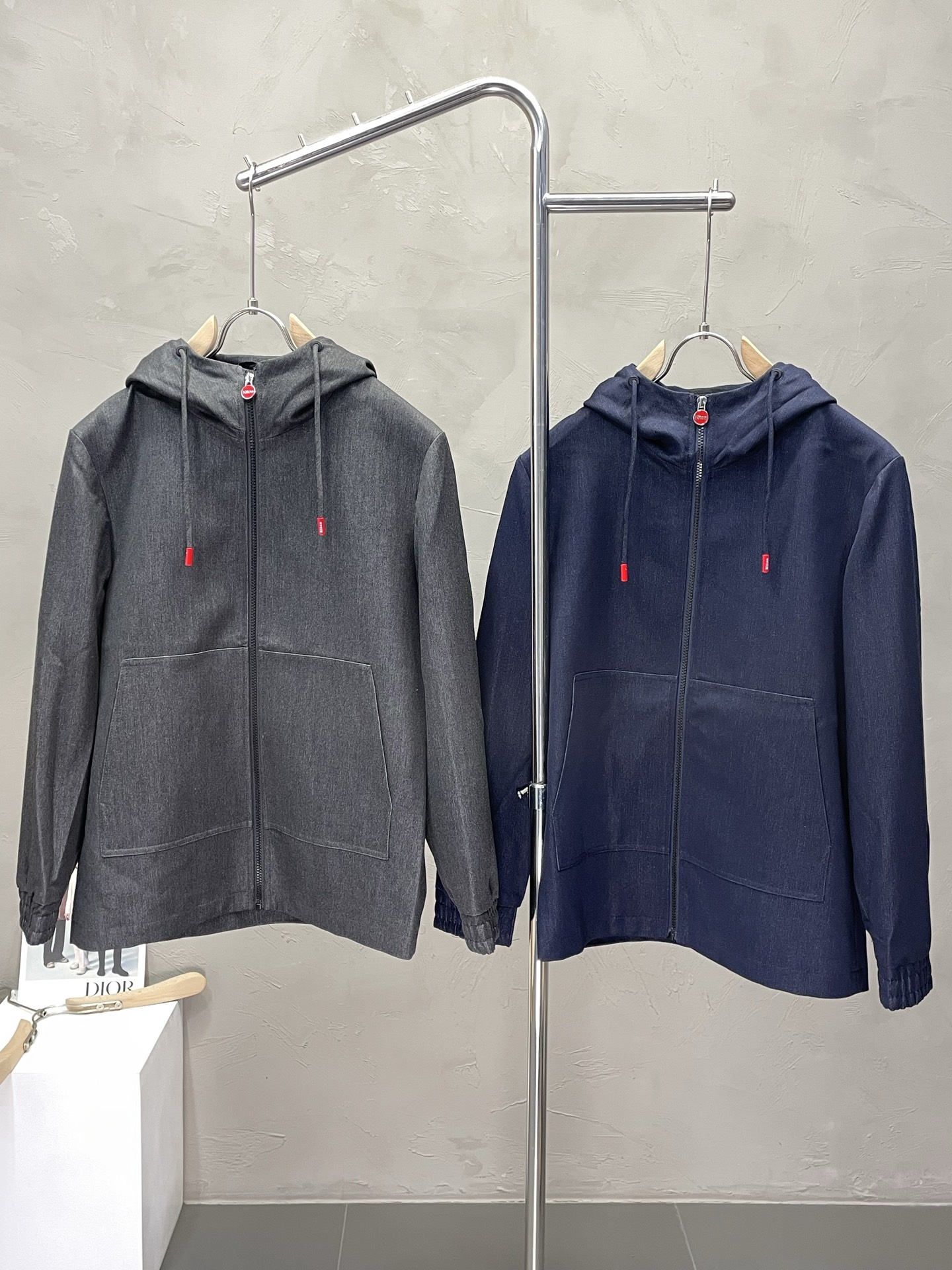 NO:490874,.KITON exclusively offers the latest and fashionable autumn and winter jackets. A jacket with a classic design and appearance, and the quality is even more difficult to be picky about. You can buy it directly. You can’t miss it! Through the detailed pictures, you can feel its powerful aura, and the warm-concentration effect is significant, so you don’t have to worry about the chill at all! It is both fashionable and functional, and the whole style looks more luxurious and elegant! Size 48-56, Jackets & coats,alexander wang19860909.KITON独家专供最新时尚秋冬外套.经典设计感与颜值爆棚的外套,品质更是无法挑剔品控可以直接入手,不容过错的高端臻品！通过细节图片便可感受到它强悍的气场,聚温保暖效果显著,完全不用担心会有一点寒意！时尚与功能性兼备,整款显得更加的奢华大气！ 尺码48-56,,jackets & coats,alexander wang,Men's clothing