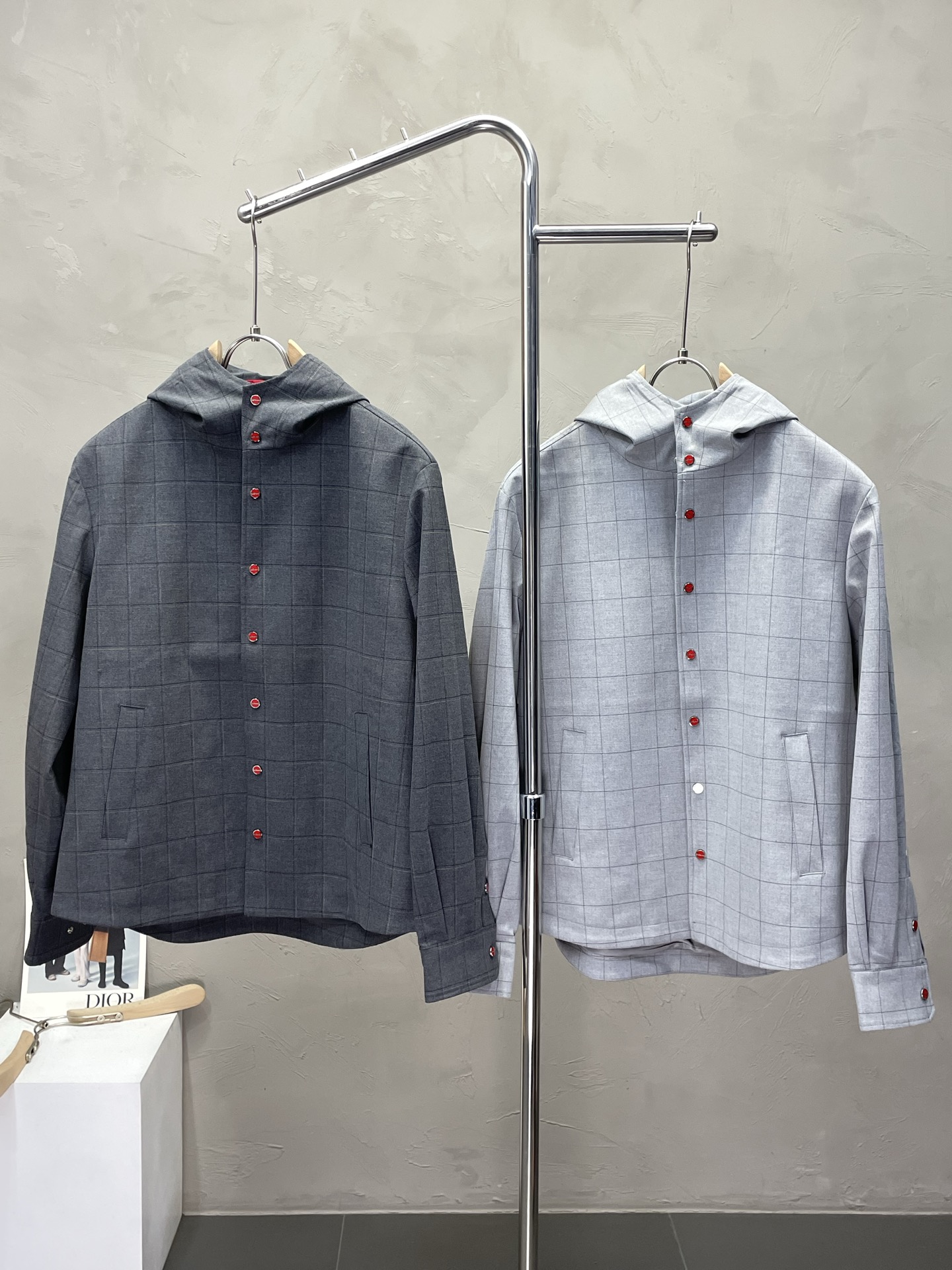 NO:488334,.KITON exclusively offers the latest and fashionable autumn and winter jackets. A jacket with a classic design and appearance, and the quality is even more difficult to be picky about. You can buy it directly. You can’t miss it! Through the detailed pictures, you can feel its powerful aura, and the warm-concentration effect is significant, so you don’t have to worry about the chill at all! It is both fashionable and functional, and the whole style looks more luxurious and elegant! Size 48-56, Jackets & coats,alexander wang19860909.KITON独家专供最新时尚秋冬外套.经典设计感与颜值爆棚的外套,品质更是无法挑剔品控可以直接入手,不容过错的高端臻品！通过细节图片便可感受到它强悍的气场,聚温保暖效果显著,完全不用担心会有一点寒意！时尚与功能性兼备,整款显得更加的奢华大气！ 尺码48-56,,jackets & coats,alexander wang,Men's clothing