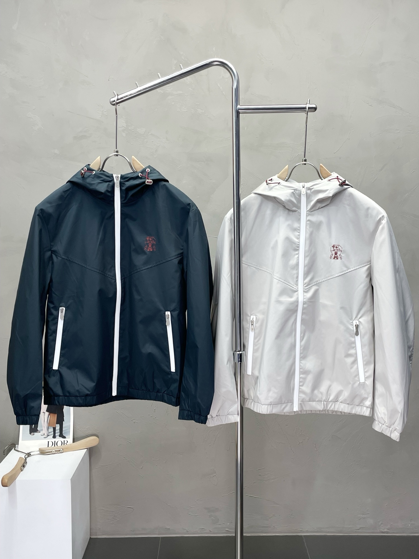 NO:488349,.BC-Brunello Cucineli Brunello Cucineli exclusively offers new fashion and casual spring and autumn jackets. Imported original fabrics are soft and comfortable, comfortable and breathable on the upper body, and unique design style. Whether worn alone or matched, they are all versatile items, demonstrating the personality of young people. The original hardware accessories are extremely high-end and handsome on the upper body!  48-56, brunello cucinelli, jackets & coats, alexander wang19860909.BC-Brunello Cucineli 布鲁内洛·库奇内利独家专供新品时尚休闲春秋夹克.进口原版面料,柔软舒适,上身舒适透气,独特设计风格,无论是单穿还是搭配,都是百搭单品,彰显了年轻人的个性,原版五金辅料,档次极高,上身帅气十足！码数48-56,,brunello cucinelli,jackets & coats,alexander wang,Men's clothing