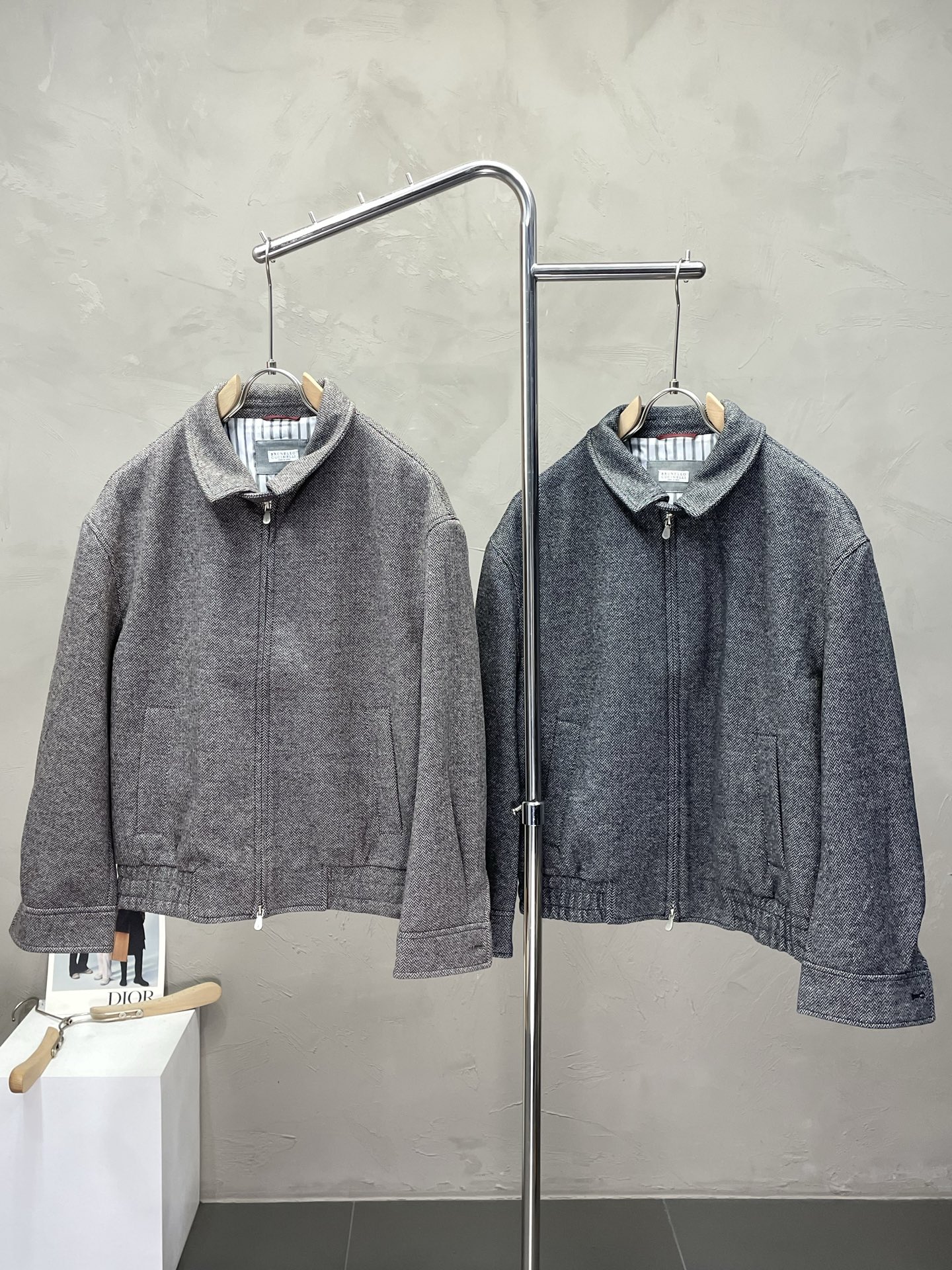 NO:488365,.BC-Brunello Cucineli Brunello Cucineli exclusively offers new fashion and casual autumn and winter jackets. Imported original fabrics are soft and comfortable, comfortable and breathable on the upper body, and unique design style. Whether worn alone or matched, they are all versatile items, demonstrating the personality of young people. The original hardware and accessories are extremely high-end, and the upper body is very handsome!  48-56, brunello cucinelli, jackets & coats, jackets & coats, alexander wang19860909.BC-Brunello Cucineli 布鲁内洛·库奇内利独家专供新品时尚休闲秋冬夹克外套.进口原版面料,柔软舒适,上身舒适透气,独特设计风格,无论是单穿还是搭配,都是百搭单品,彰显了年轻人的个性,原版五金辅料,档次极高,上身帅气十足！码数48-56,,brunello cucinelli,jackets & coats,jackets & coats,alexander wang,Men's clothing