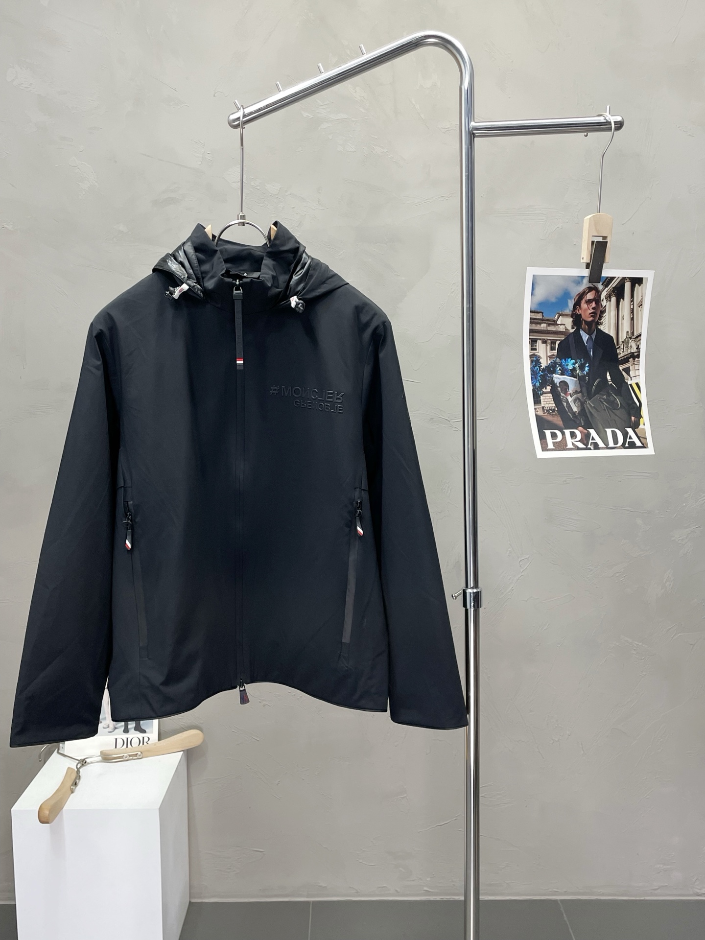 NO:490825,.Moncler mask exclusively offers the latest and fashionable spring and autumn jackets. The hat snaps can be folded up. A jacket with a classic design and a very beautiful appearance is even more picky. You can buy it directly. You can't get it wrong! Through the detailed pictures, you can feel its powerful aura, and the warm-concentration effect is significant, so you don’t have to worry about the chill at all! It is both fashionable and functional, and the whole style looks more luxurious and elegant! Size M-3XL, Moncler, jackets & coats, jackets & coats, hats, alexander wang19860909.Moncler蒙口独家专供最新时尚春秋夹克外套.帽子按扣可收起设计 经典设计感与颜值爆棚的外套,品质更是无法挑剔品控可以直接入手,不容过错的高端臻品！通过细节图片便可感受到它强悍的气场,聚温保暖效果显著,完全不用担心会有一点寒意！时尚与功能性兼备,整款显得更加的奢华大气！ 尺码M-3XL,,Moncler,jackets & coats,jackets & coats,hats,alexander wang,Men's clothing