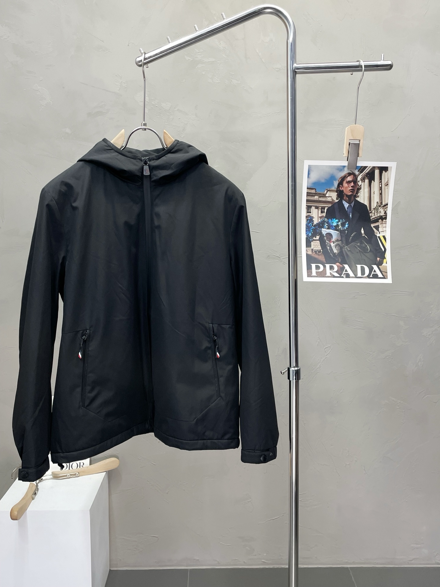 NO:493492,.Moncler's hooded exclusively for the latest fashionable autumn and winter cotton jackets. A jacket with a classic design and appearance, and the quality is even more unscrupulous. You can buy it directly. You can't get it wrong! The imported sued fabric inside has a significant effect in warming and keeping warm. Don’t worry about the chill at all! It is both fashionable and functional, and the whole style looks more luxurious and elegant! Size M-3XL, Moncler, jackets & coats, jackets & coats, alexander wang19860909.Moncler蒙口独家专供最新时尚秋冬棉服夹克 经典设计感与颜值爆棚的外套,品质更是无法挑剔品控可以直接入手,不容过错的高端臻品！内里进口绒面料 聚温保暖效果显著,完全不用担心会有一点寒意！时尚与功能性兼备,整款显得更加的奢华大气！ 尺码M-3XL,,Moncler,jackets & coats,jackets & coats,alexander wang,Men's clothing