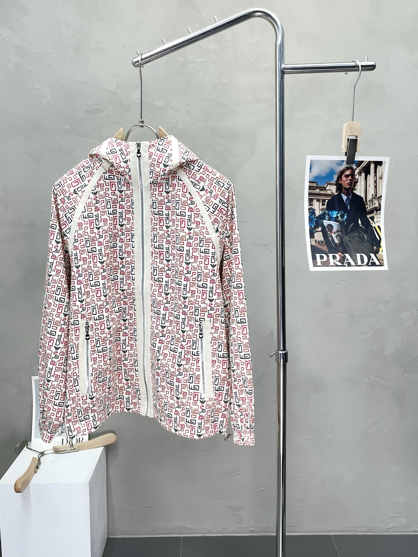 NO:488341,.ARMANI exclusively offers the latest fashionable spring and autumn jackets. A jacket with a classic design and appearance. It is even more difficult to pick and control. You can buy it directly. It is a high-end quality product that cannot be missed! Through the detailed pictures, you can feel its powerful aura, and the warm-concentration effect is significant, so you don’t have to worry about the chill at all! It is both fashionable and functional, and the whole style looks more luxurious and elegant! Size M-3XL, Armani, Armani, Jackets & coats, Jackets & coats, Alexander wang19860909.ARMANI阿玛尼独家专供最新时尚春秋夹克 经典设计感与颜值爆棚的外套,品质更是无法挑剔品控可以直接入手,不容过错的高端臻品！通过细节图片便可感受到它强悍的气场,聚温保暖效果显著,完全不用担心会有一点寒意！时尚与功能性兼备,整款显得更加的奢华大气！ 尺码M-3XL,,armani,armani,jackets & coats,jackets & coats,alexander wang,Men's clothing