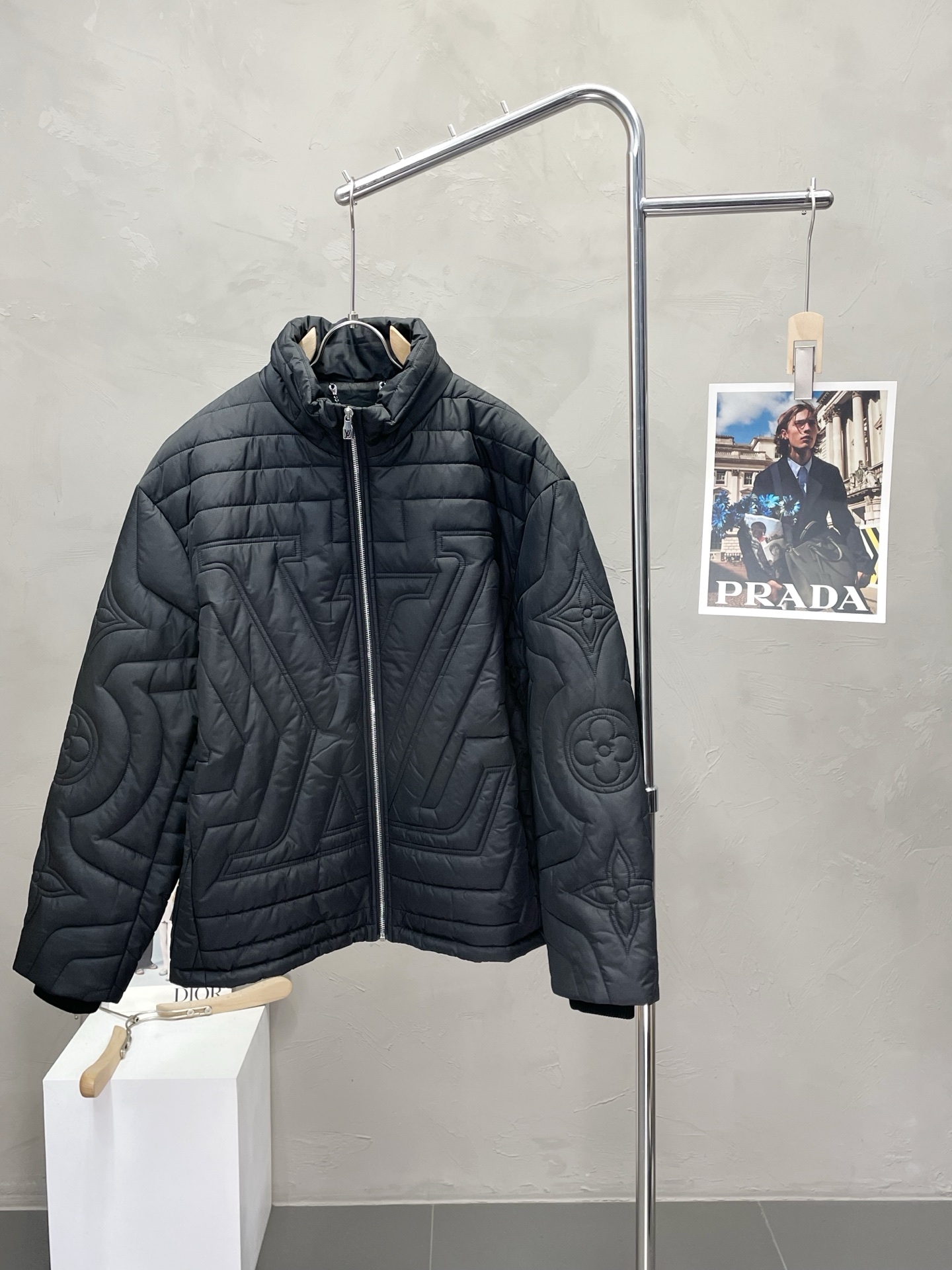 NO:502974,.Louis Vuitton exclusively offers the latest fashionable autumn and winter cotton jackets. A jacket with a classic design and appearance, and the quality is even more unscrupulous. You can buy it directly. You can't get it wrong! Through the detailed pictures, you can feel its powerful aura, and the warm-concentration effect is significant, so you don’t have to worry about the chill at all! It is both fashionable and functional, and the whole style looks more luxurious and elegant! Size M-3XL, louis vuitton,louis vuitton,jackets & coats,alexander wang19860909.Louis Vuitton路易威登独家专供最新时尚秋冬棉服 经典设计感与颜值爆棚的外套,品质更是无法挑剔品控可以直接入手,不容过错的高端臻品！通过细节图片便可感受到它强悍的气场,聚温保暖效果显著,完全不用担心会有一点寒意！时尚与功能性兼备,整款显得更加的奢华大气！ 尺码M-3XL,,louis vuitton,louis vuitton,jackets & coats,alexander wang,Men's clothing