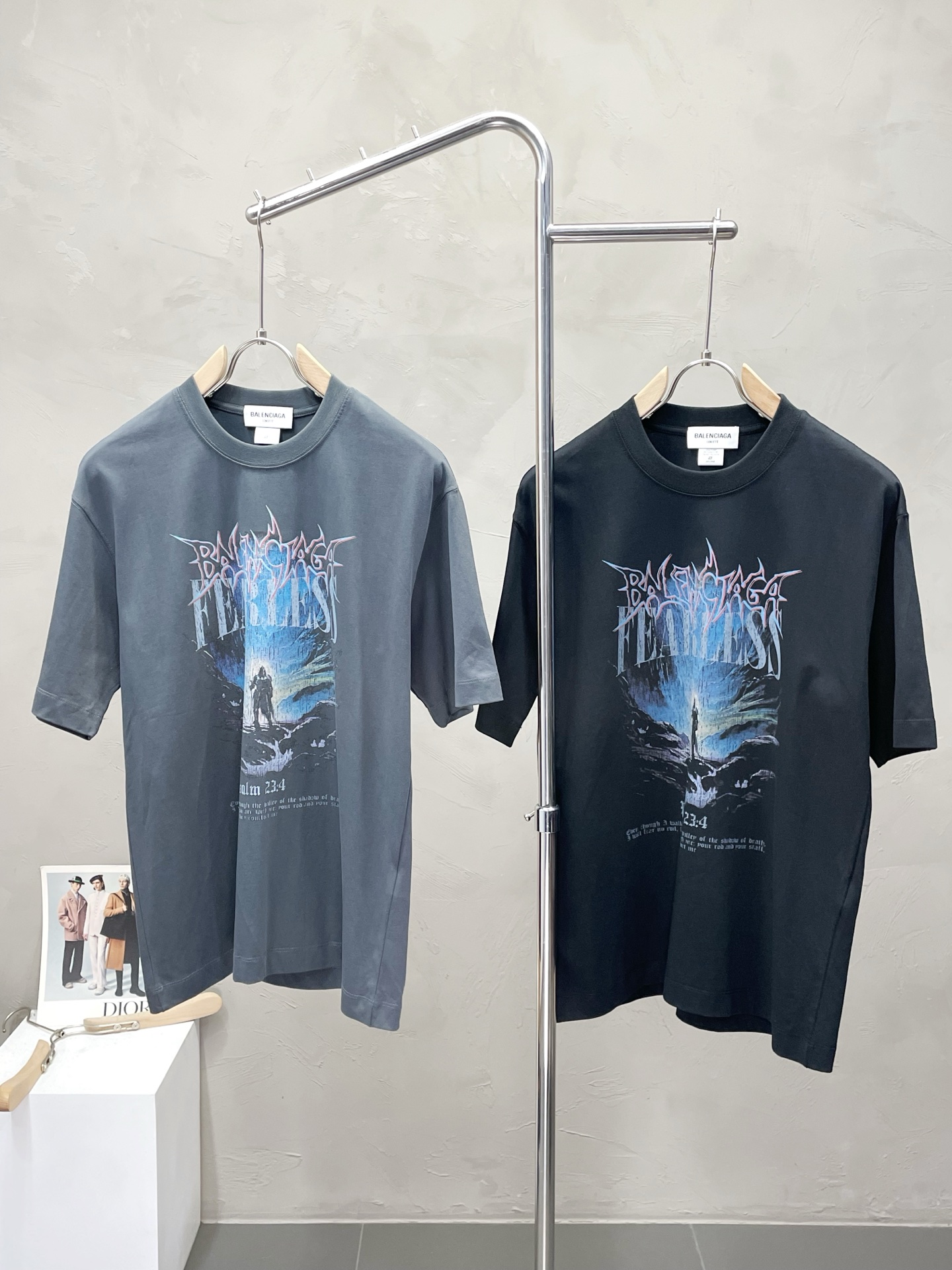 NO:490842,.Balenciaga exclusively offers new original single men's casual short sleeves, high-end customization, high-end version, fashionable and versatile imported fabric, super soft and delicate, skin-friendly and comfortable to wear, high-end boutique, OEM, fine-made top body, very good, men's essential items, complete three standards, S-2XL,,balenciaga,balenciaga,T-shirt,alexander wang19860909.Balenciaga巴黎世家独家专供新款原单男士休闲短袖 高端定制 高版本 时尚百搭爆款进口面料 手感超柔软细腻 穿着亲肤舒适 高端精品 代工厂精细做上身非常赞 男士必备单品 三标齐全 码数S-2XL,,balenciaga,balenciaga,T-shirt,alexander wang,Men's clothing