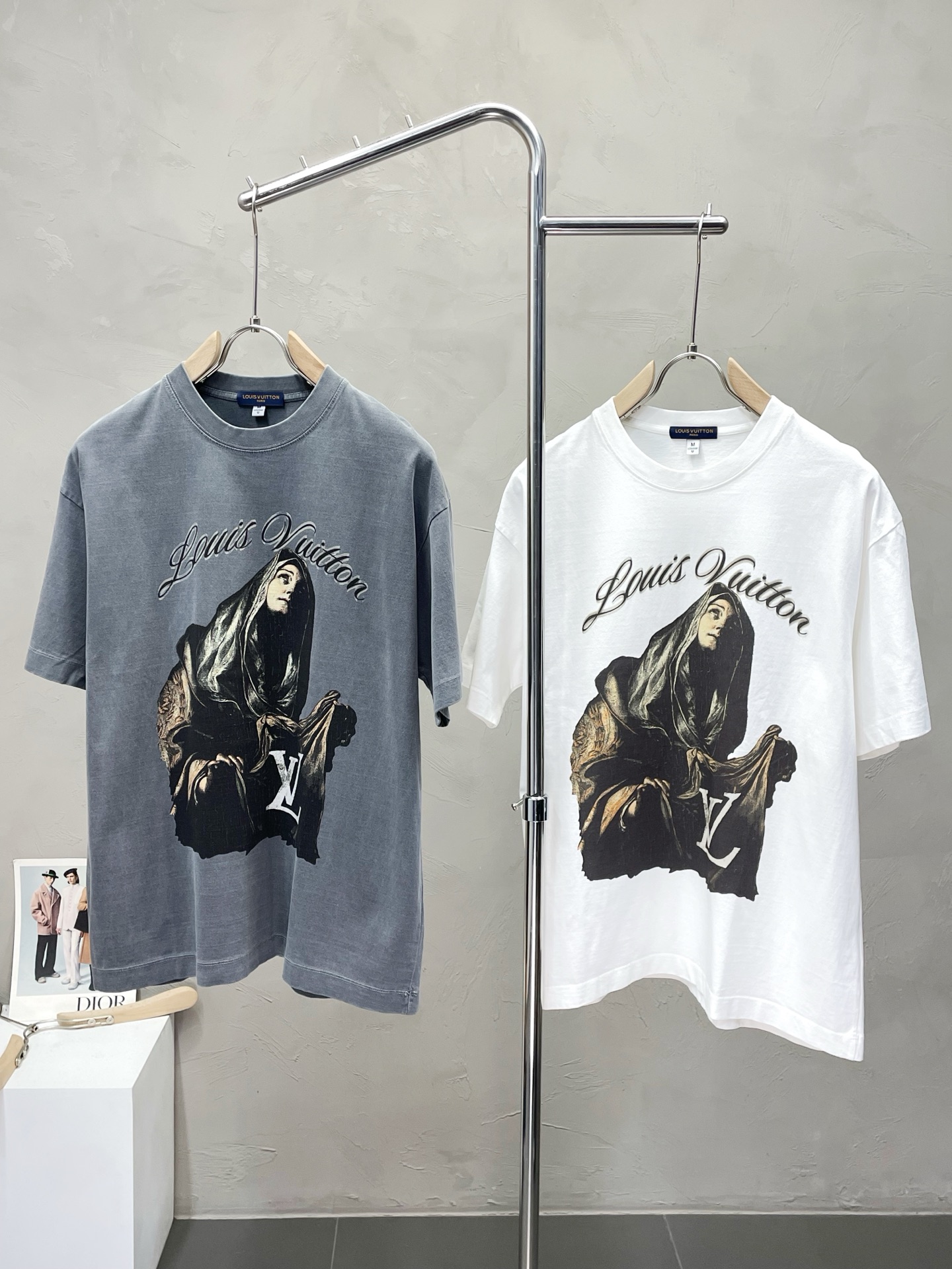 NO:493446,.Louis Vuitton exclusively offers new original single men's casual short sleeves, high-end customization, high-end version, fashionable and versatile imported fabric, super soft and delicate, skin-friendly and comfortable to wear, high-end boutique, OEM, fine-made top body, very good, men's essential items, three standards, S-2XL,,louis vuitton,louis vuitton,T-shirt,alexander wang19860909.Louis Vuitton路易威登独家专供新款原单男士休闲短袖 高端定制 高版本 时尚百搭爆款进口面料 手感超柔软细腻 穿着亲肤舒适 高端精品 代工厂精细做上身非常赞 男士必备单品 三标齐全 码数S-2XL,,louis vuitton,louis vuitton,T-shirt,alexander wang,Men's clothing