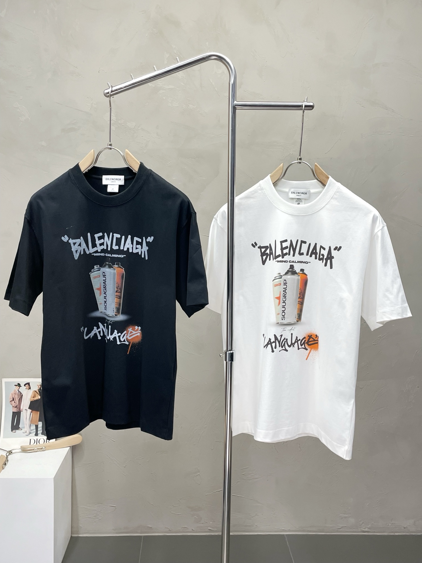 NO:490833,.Balenciaga exclusively offers new original single men's casual short sleeves, high-end customization, high-end version, fashionable and versatile imported fabric, super soft and delicate, skin-friendly and comfortable to wear, high-end boutique, OEM, fine-made top body, very good, men's essential items, complete three standards, S-2XL,,balenciaga,balenciaga,T-shirt,alexander wang19860909.Balenciaga巴黎世家独家专供新款原单男士休闲短袖 高端定制 高版本 时尚百搭爆款进口面料 手感超柔软细腻 穿着亲肤舒适 高端精品 代工厂精细做上身非常赞 男士必备单品 三标齐全 码数S-2XL,,balenciaga,balenciaga,T-shirt,alexander wang,Men's clothing