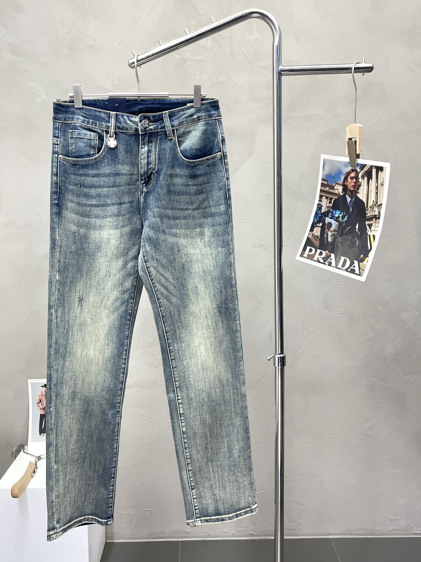 NO:493379,.Louis Vuitton exclusively for the new high-end version of jeans!  Customized fabrics for counters are breathable and comfortable, with impeccable details, and the brand element design concept reflects high quality. The feel is delicate and soft!  It is casually cut, with a great upper body style!  Count 28-38 (no 35), louis vuitton,louis vuitton,jeans,alexander wang19860909.Louis Vuitton路易威登独家专供新款牛仔裤高端版本！专柜定制面料 透气舒适度高,细节无可挑剔,品牌元素设计理念,体现高品质.手感细腻柔软！呈现休闲裁剪,上身版型超赞！码数28-38（无35）,,louis vuitton,louis vuitton,jeans,alexander wang,Men's clothing