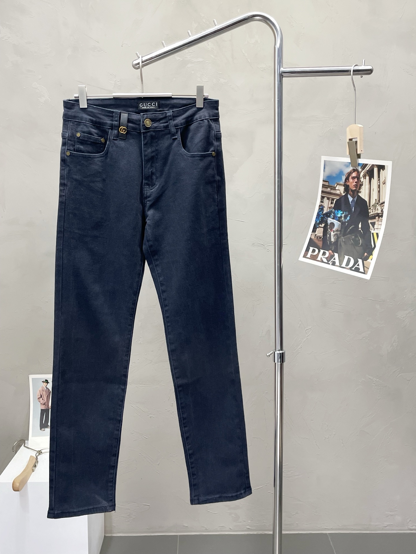 NO:493369,.Gucci exclusively offers new high-end jeans!  Customized fabrics for counters are breathable and comfortable, with impeccable details, and the brand element design concept reflects high quality. The feel is delicate and soft!  It is casually cut, with a great upper body style!  Number of codes 29-40 (35), gucci, gucci, jeans, alexander wang19860909.Gucci古驰独家专供新款牛仔裤高端版本！专柜定制面料 透气舒适度高,细节无可挑剔,品牌元素设计理念,体现高品质.手感细腻柔软！呈现休闲裁剪,上身版型超赞！码数29-40（有35）,,gucci,gucci,jeans,alexander wang,Men's clothing